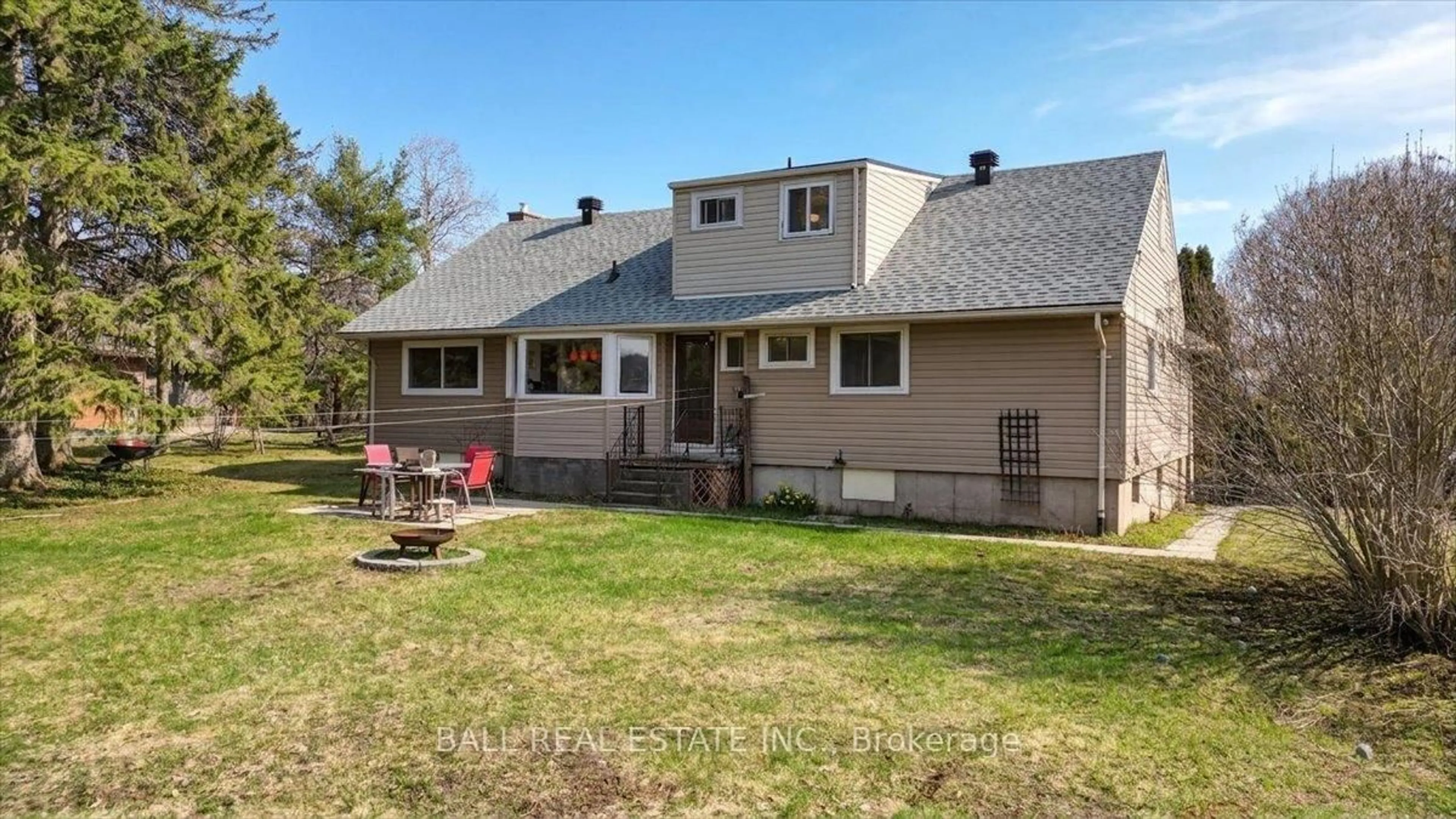 A pic from outside/outdoor area/front of a property/back of a property/a pic from drone, street for 139 Bridge St, Bancroft Ontario K0L 1C0