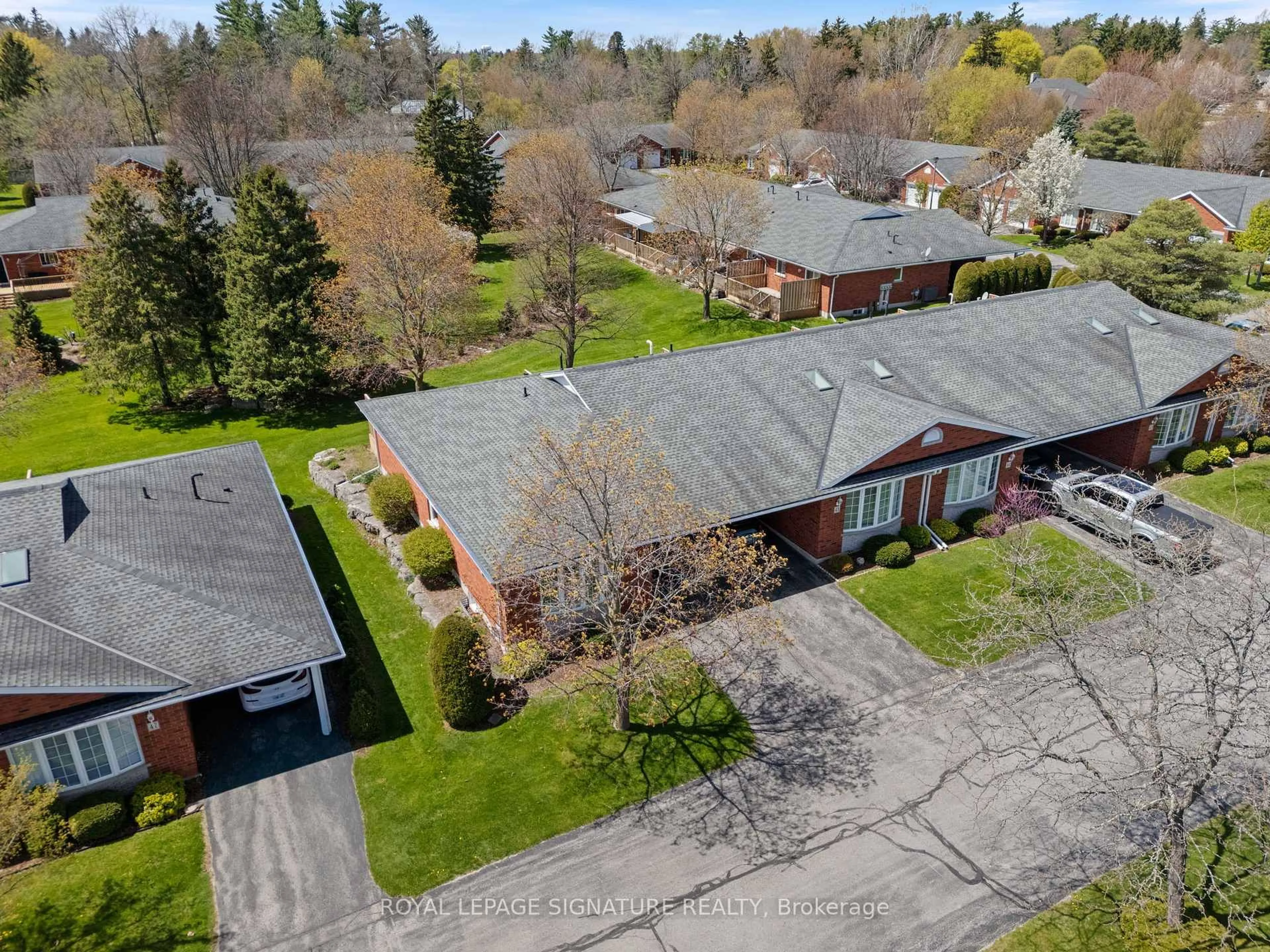 A pic from outside/outdoor area/front of a property/back of a property/a pic from drone, street for 175 Victoria St #46, Norfolk Ontario N3Y 5L8