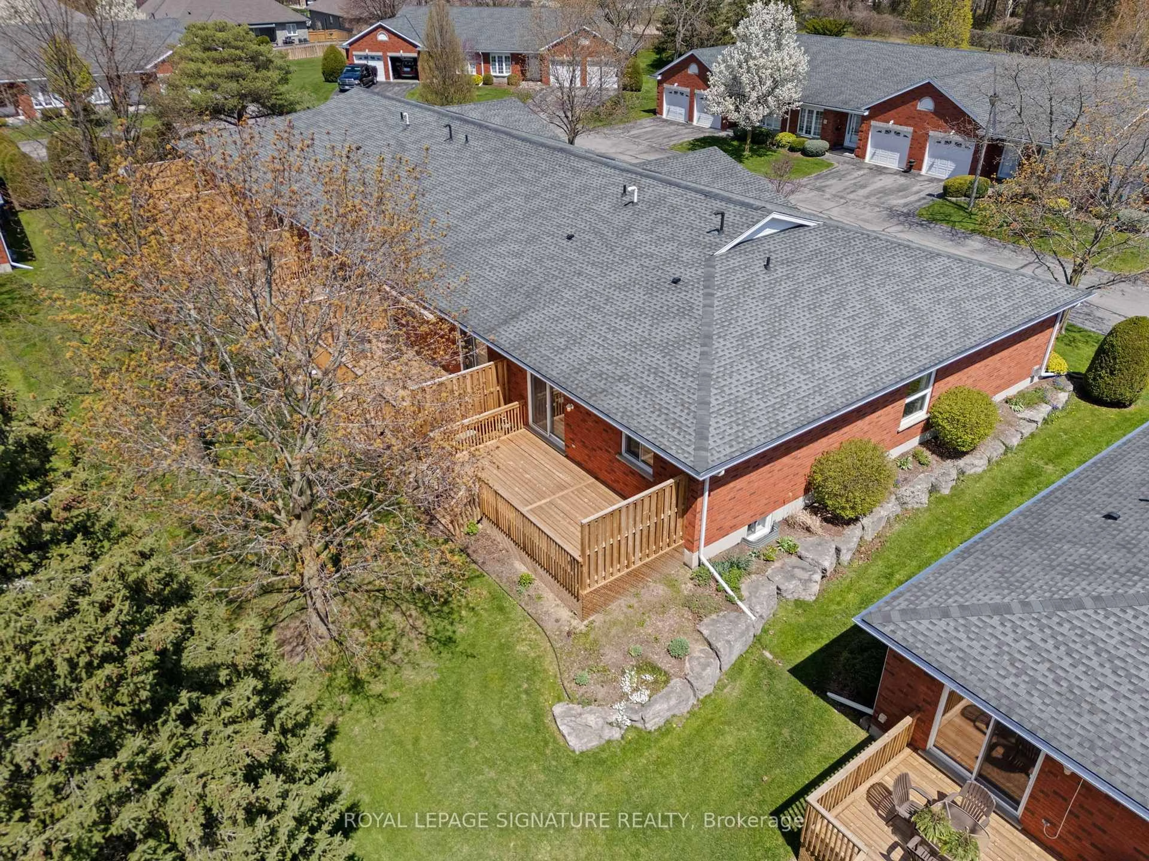 A pic from outside/outdoor area/front of a property/back of a property/a pic from drone, street for 175 Victoria St #46, Norfolk Ontario N3Y 5L8