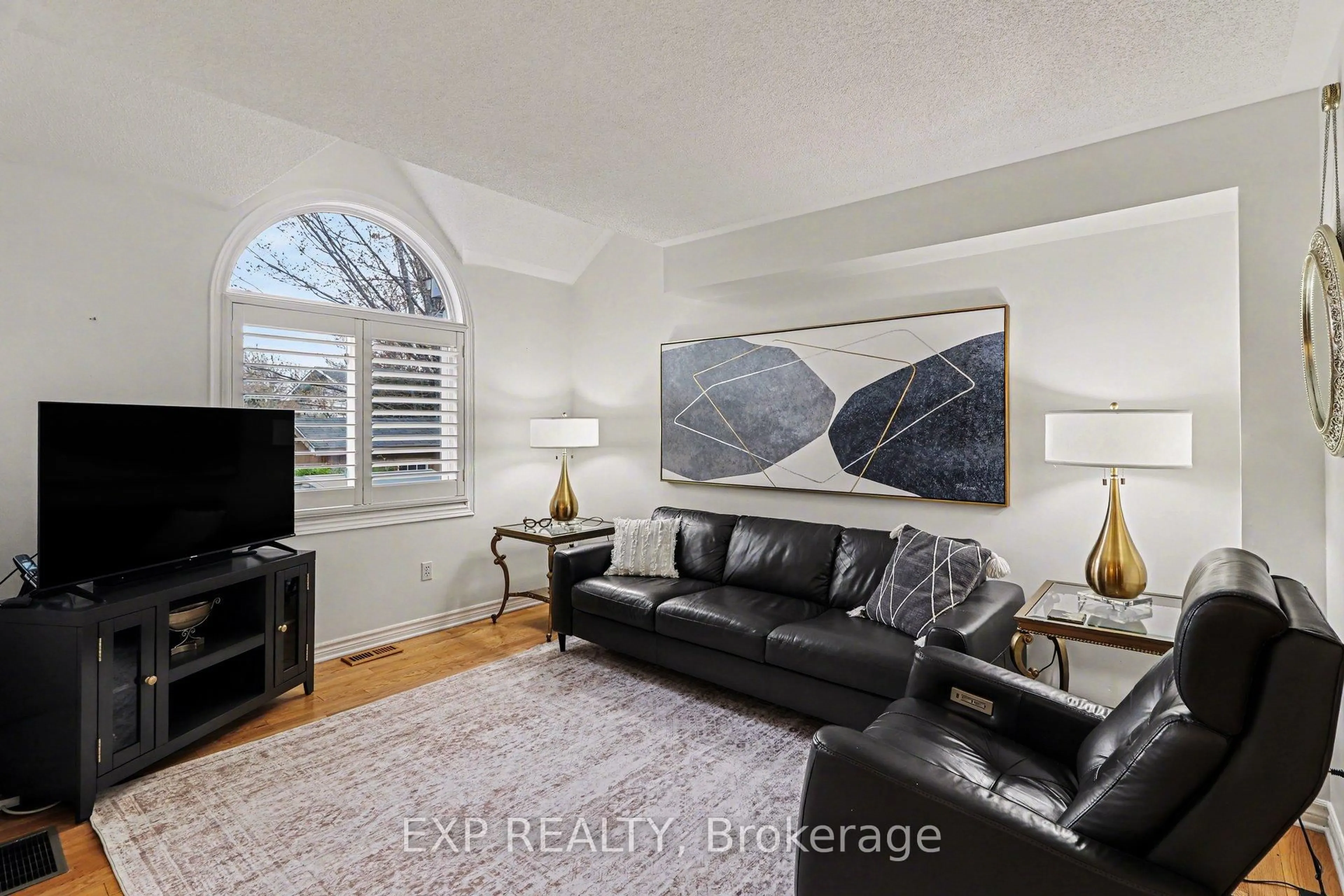 Living room with furniture, unknown for 4303 Sunwood Cres, Ottawa Ontario K1J 1B8