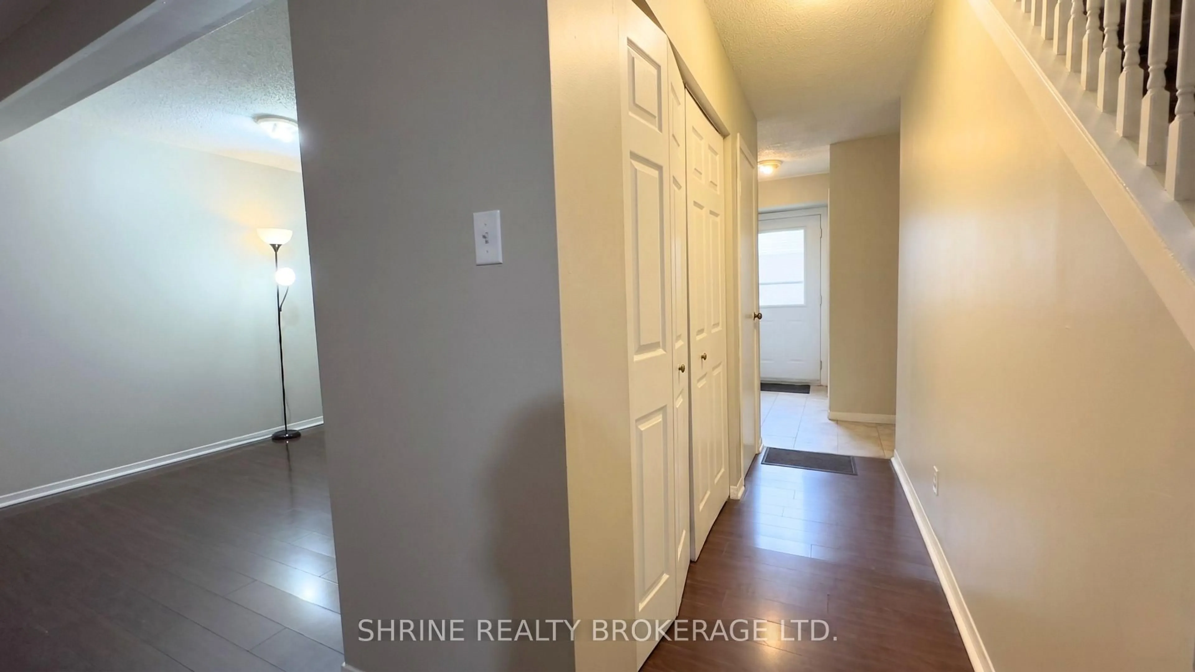 Indoor entryway for 550 SECOND St #52, London East Ontario N5V 3S3
