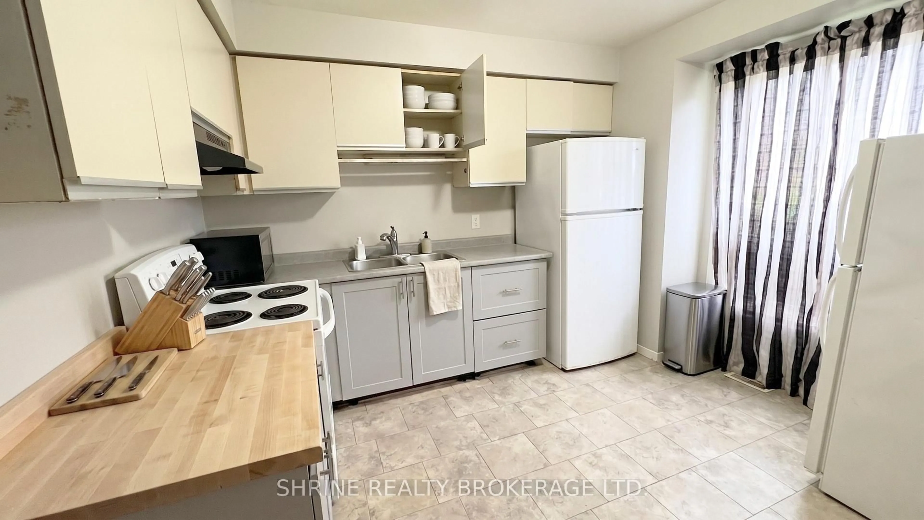 Standard kitchen, unknown for 550 SECOND St #52, London East Ontario N5V 3S3