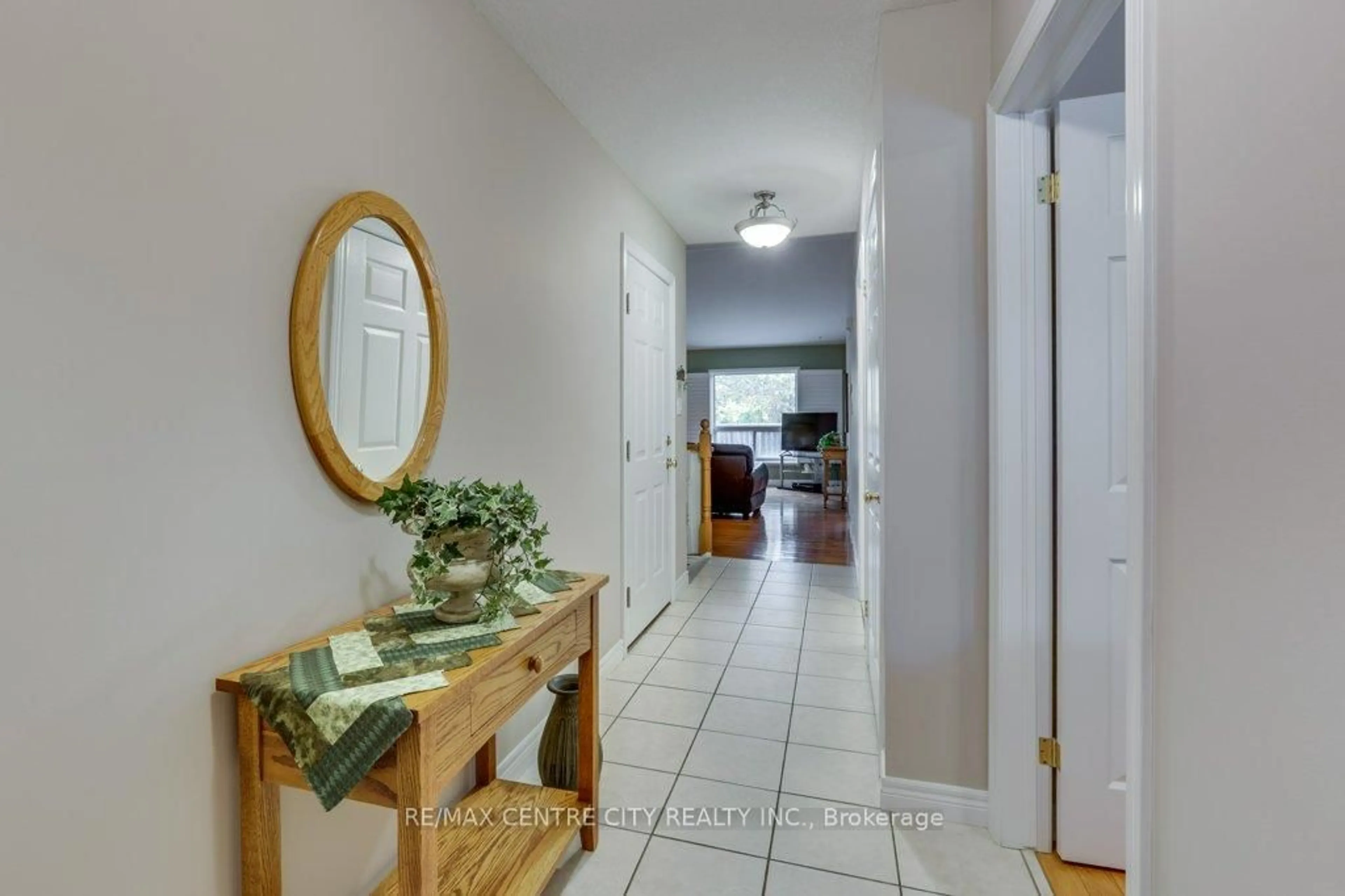 Indoor entryway for 95 Capulet Lane #21, London North Ontario N6H 5V6