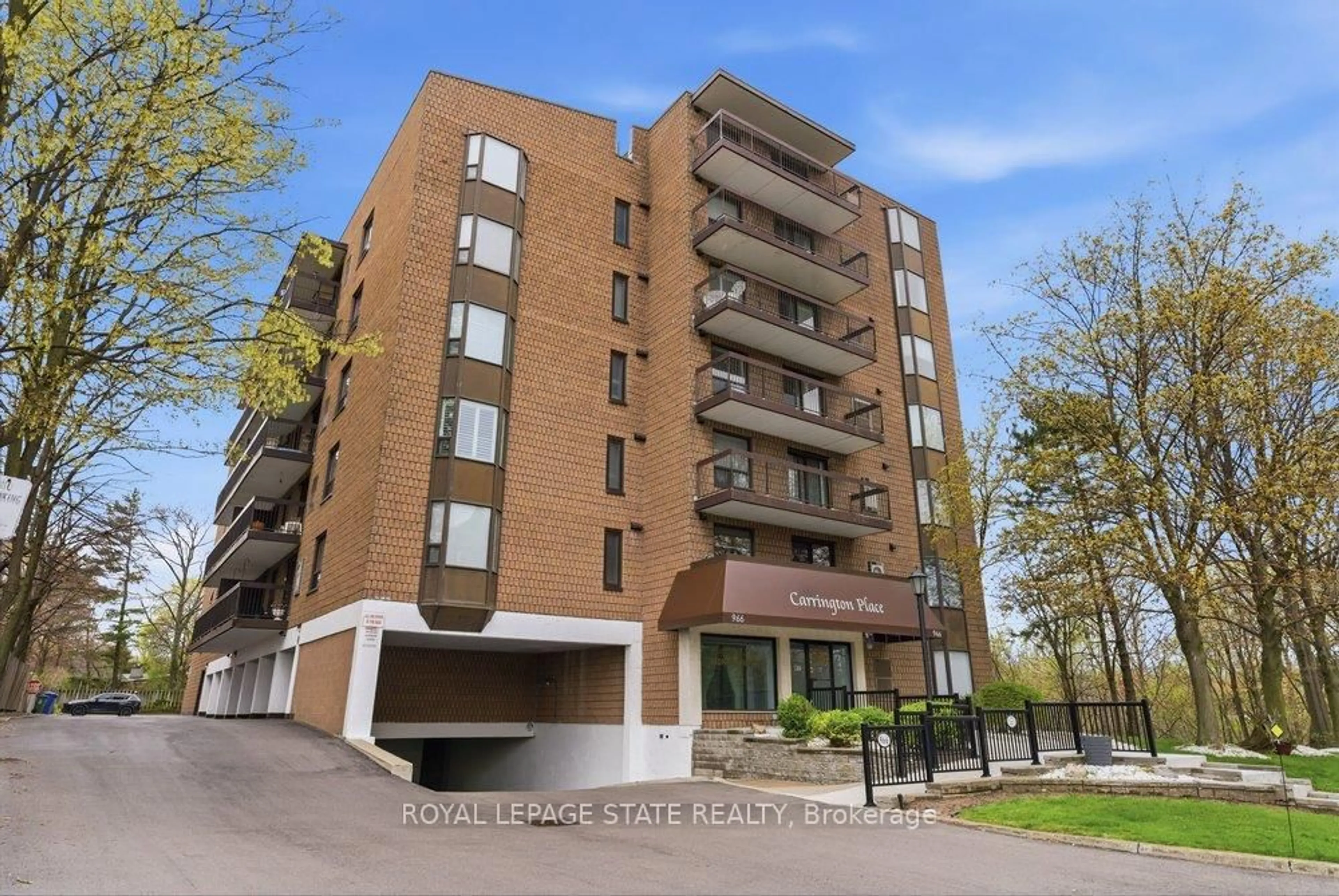 Unknown for 966 Queenston Rd #302, Hamilton Ontario L8G 1B7