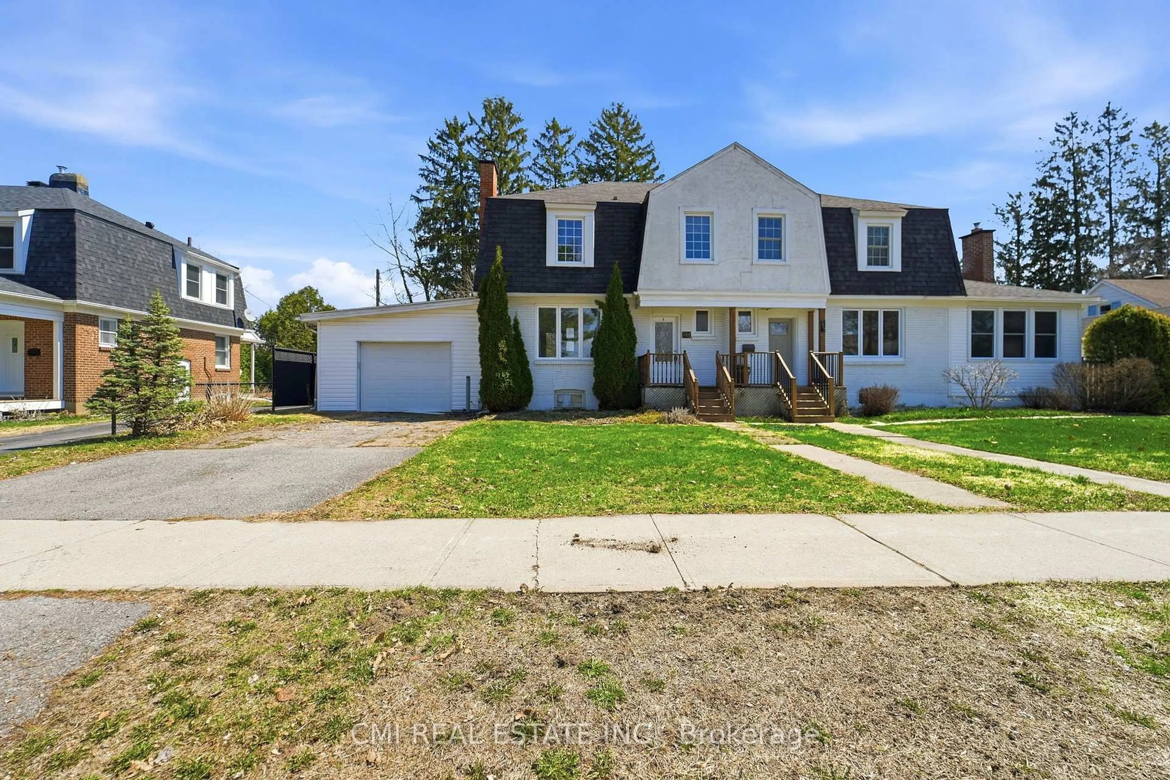 Home with vinyl exterior material, street for 555 Smerdon St, Hawkesbury Ontario K6A 2M9