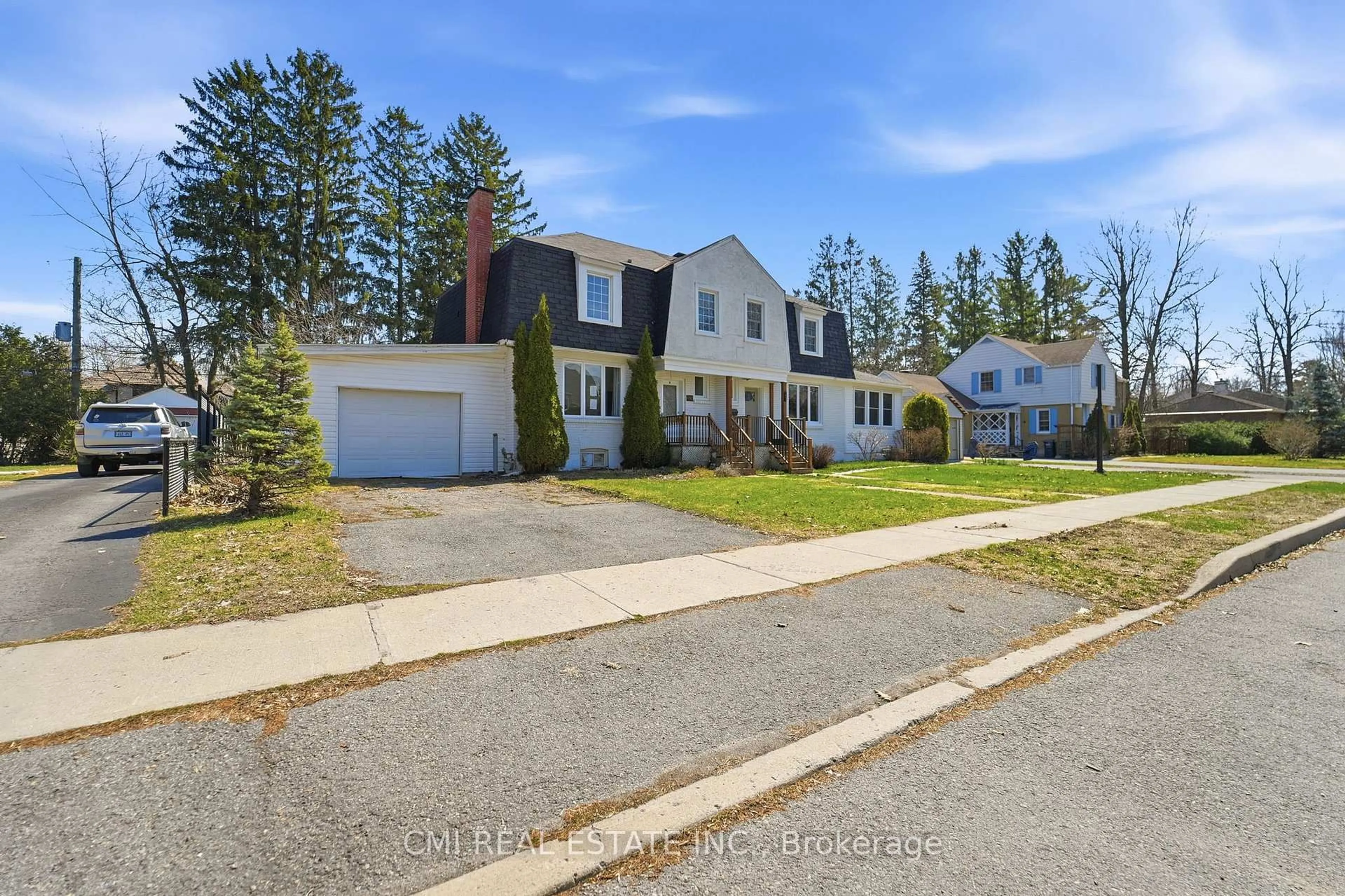 A pic from outside/outdoor area/front of a property/back of a property/a pic from drone, street for 555 Smerdon St, Hawkesbury Ontario K6A 2M9