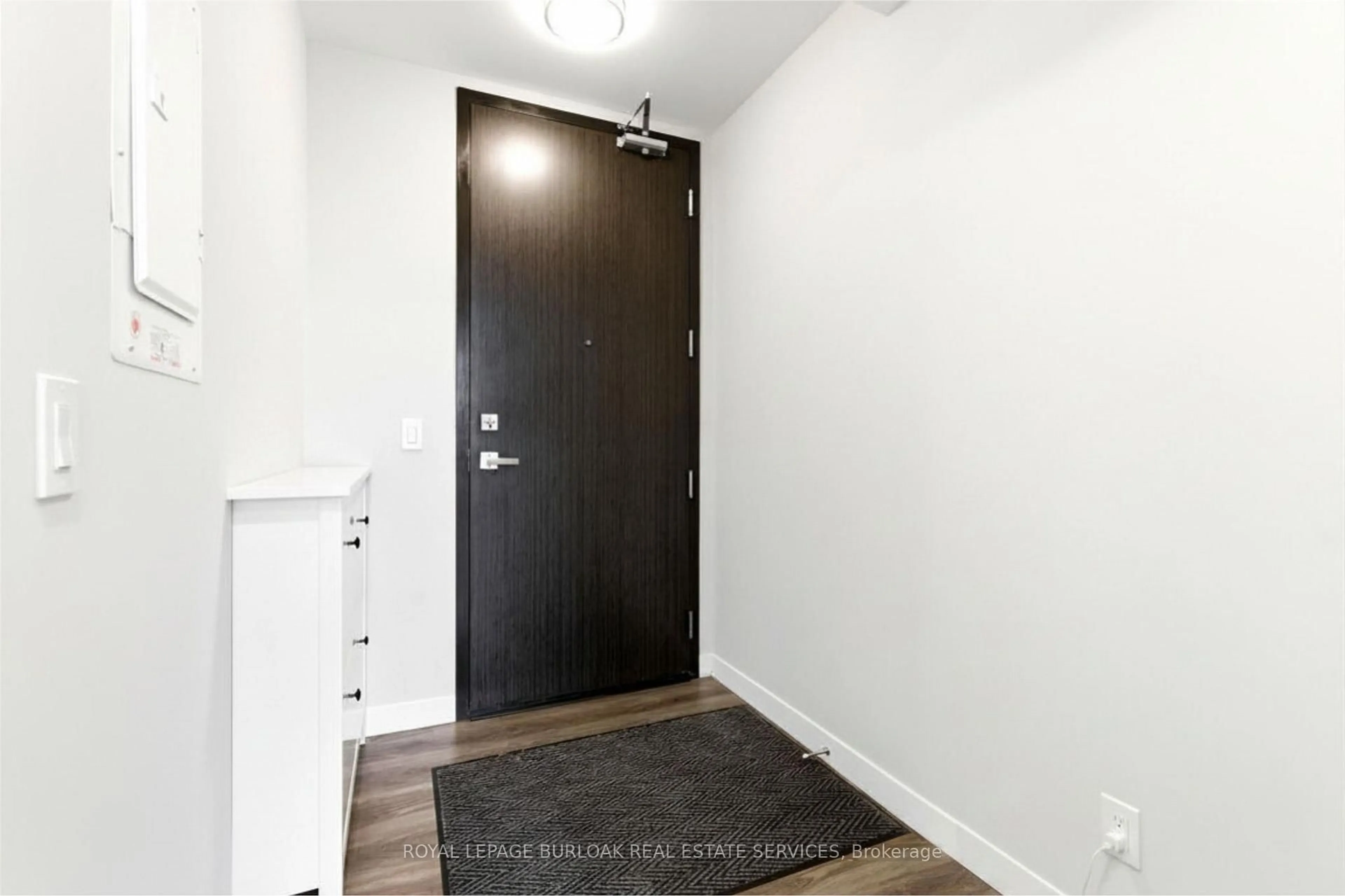 Indoor entryway for 15 Queen St #2302, Hamilton Ontario L8P 0C6