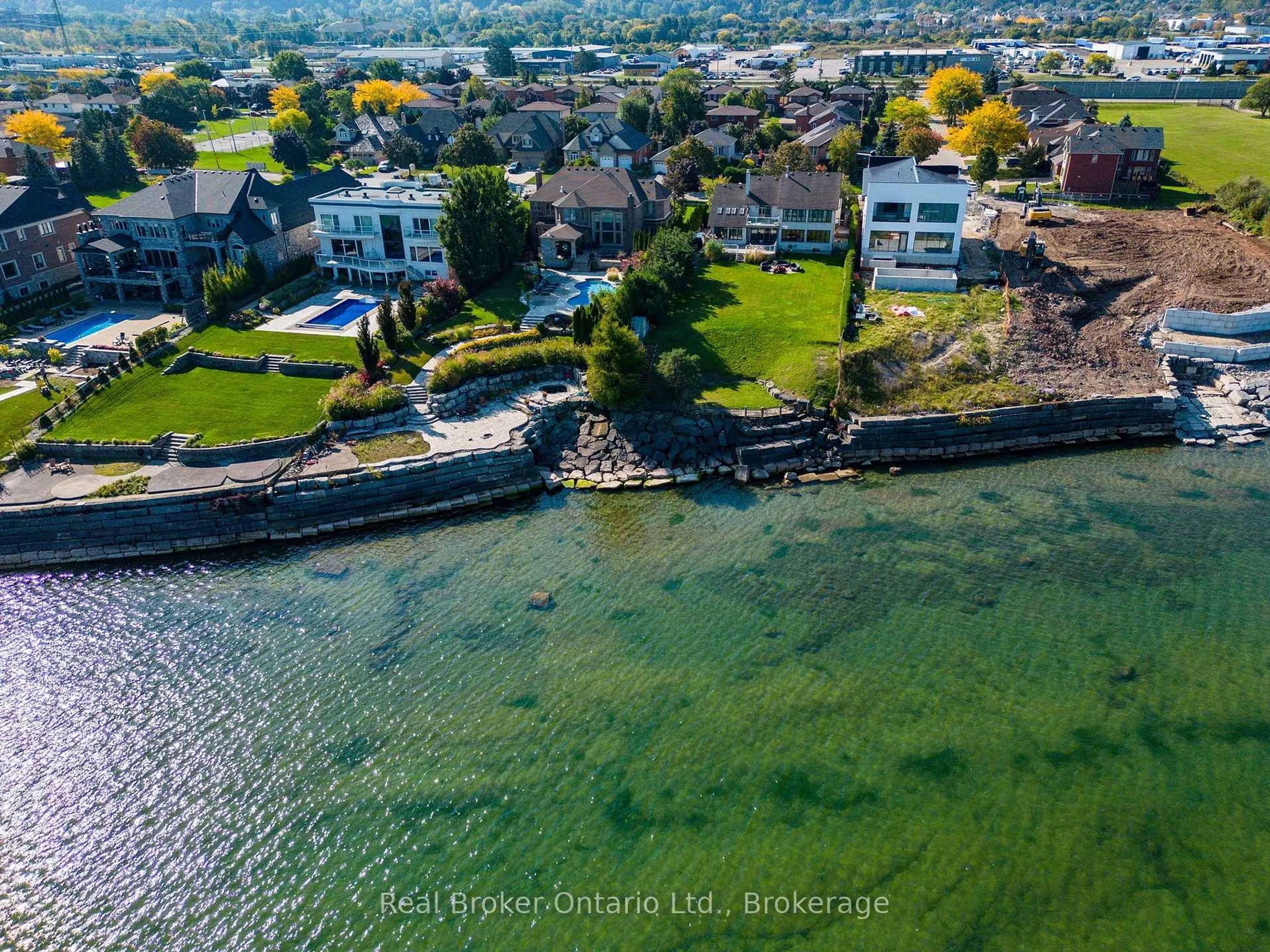 A pic from outside/outdoor area/front of a property/back of a property/a pic from drone, water/lake/river/ocean view for 136A Olive St, Grimsby Ontario L3M 5C8