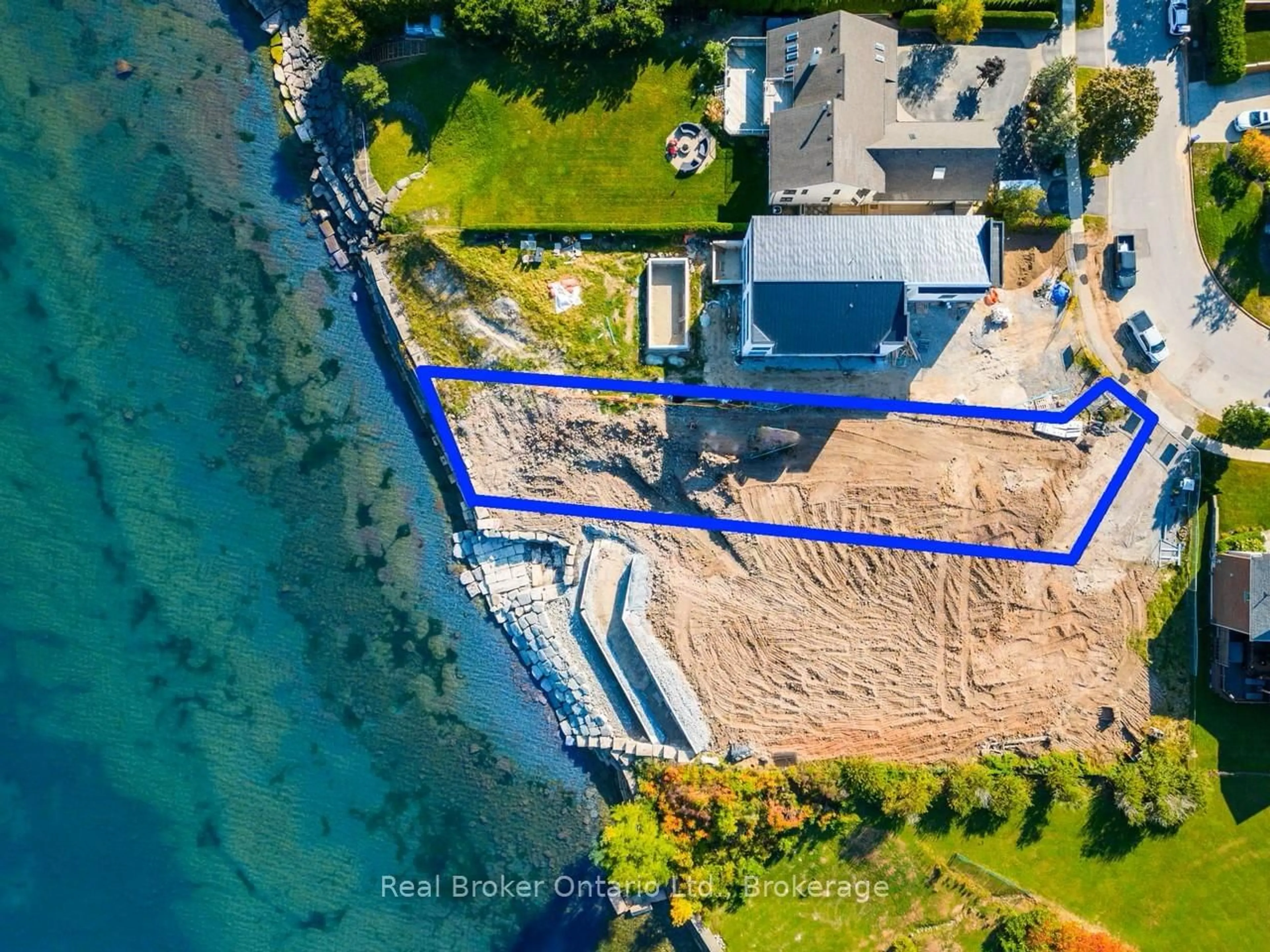 A pic from outside/outdoor area/front of a property/back of a property/a pic from drone, water/lake/river/ocean view for 136A Olive St, Grimsby Ontario L3M 5C8