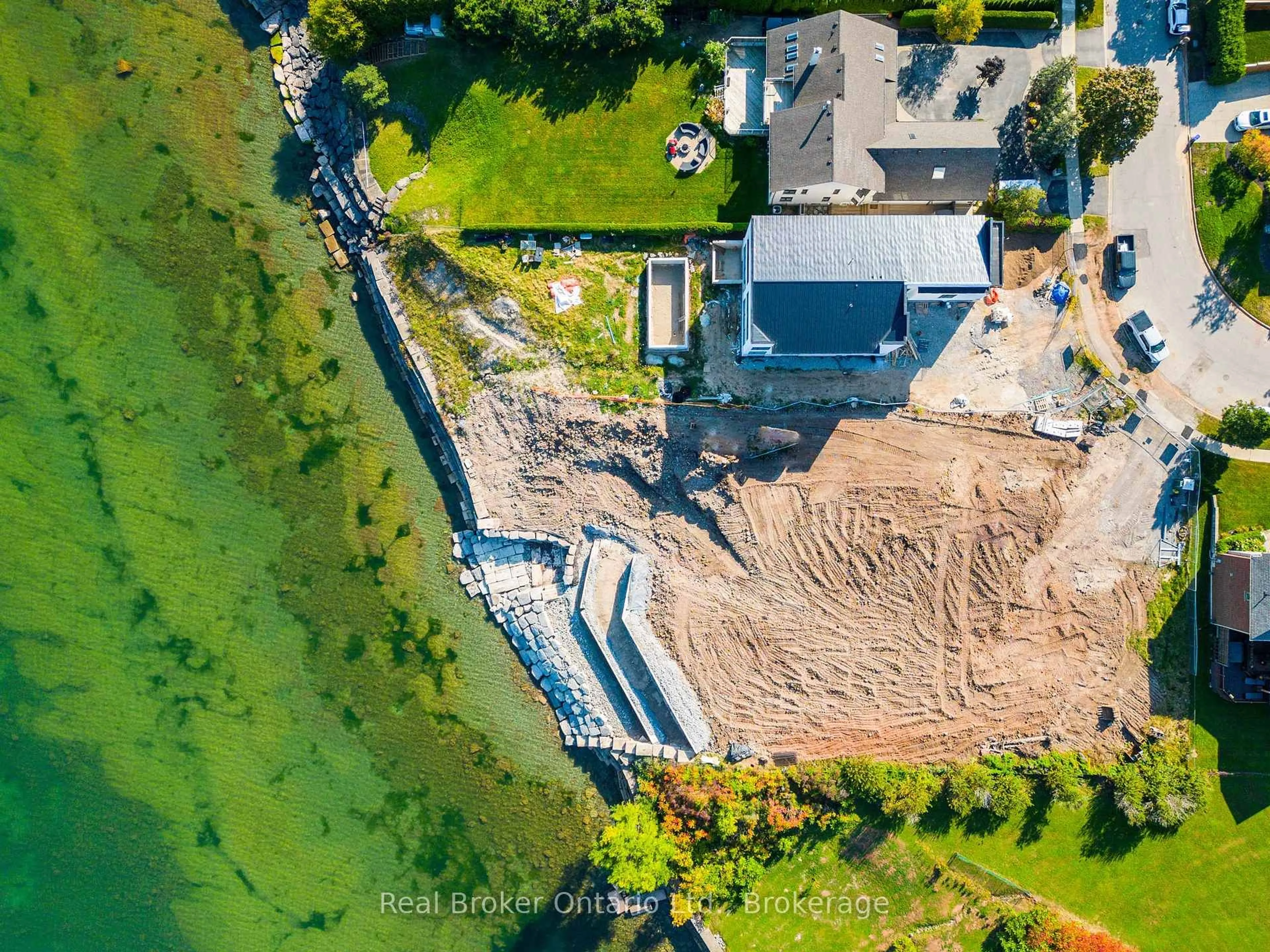 A pic from outside/outdoor area/front of a property/back of a property/a pic from drone, water/lake/river/ocean view for 136A Olive St, Grimsby Ontario L3M 5C8