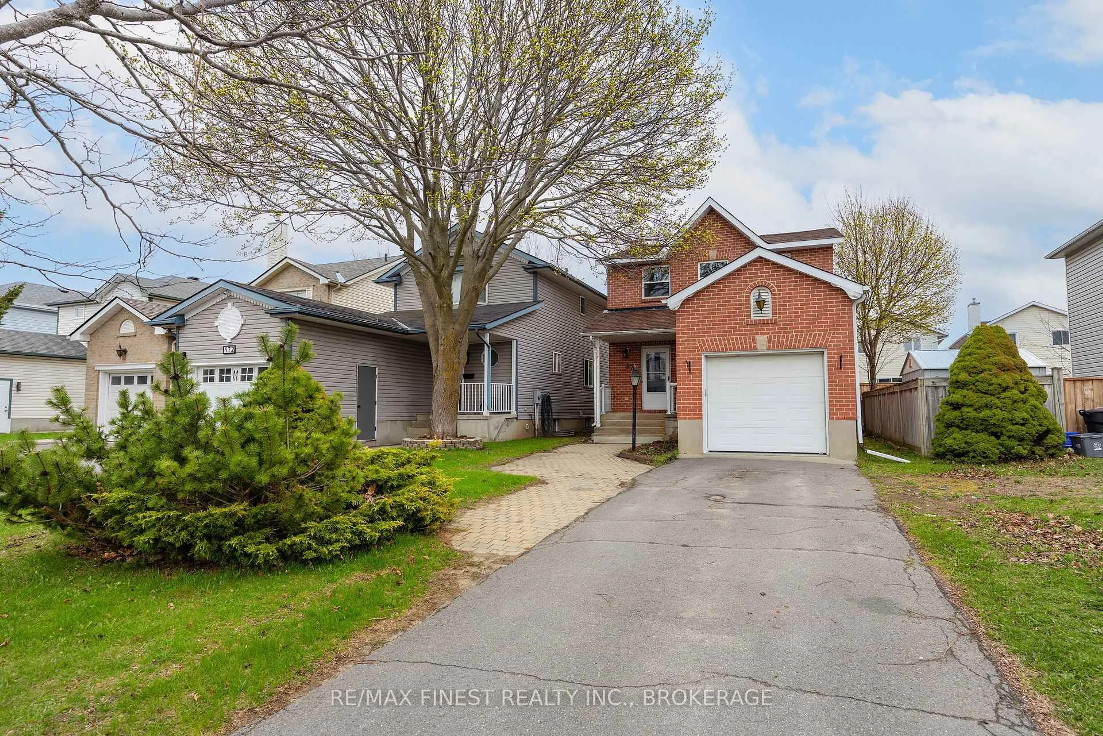 A pic from outside/outdoor area/front of a property/back of a property/a pic from drone, street for 870 WALKER Crt, Kingston Ontario K7M 8L2