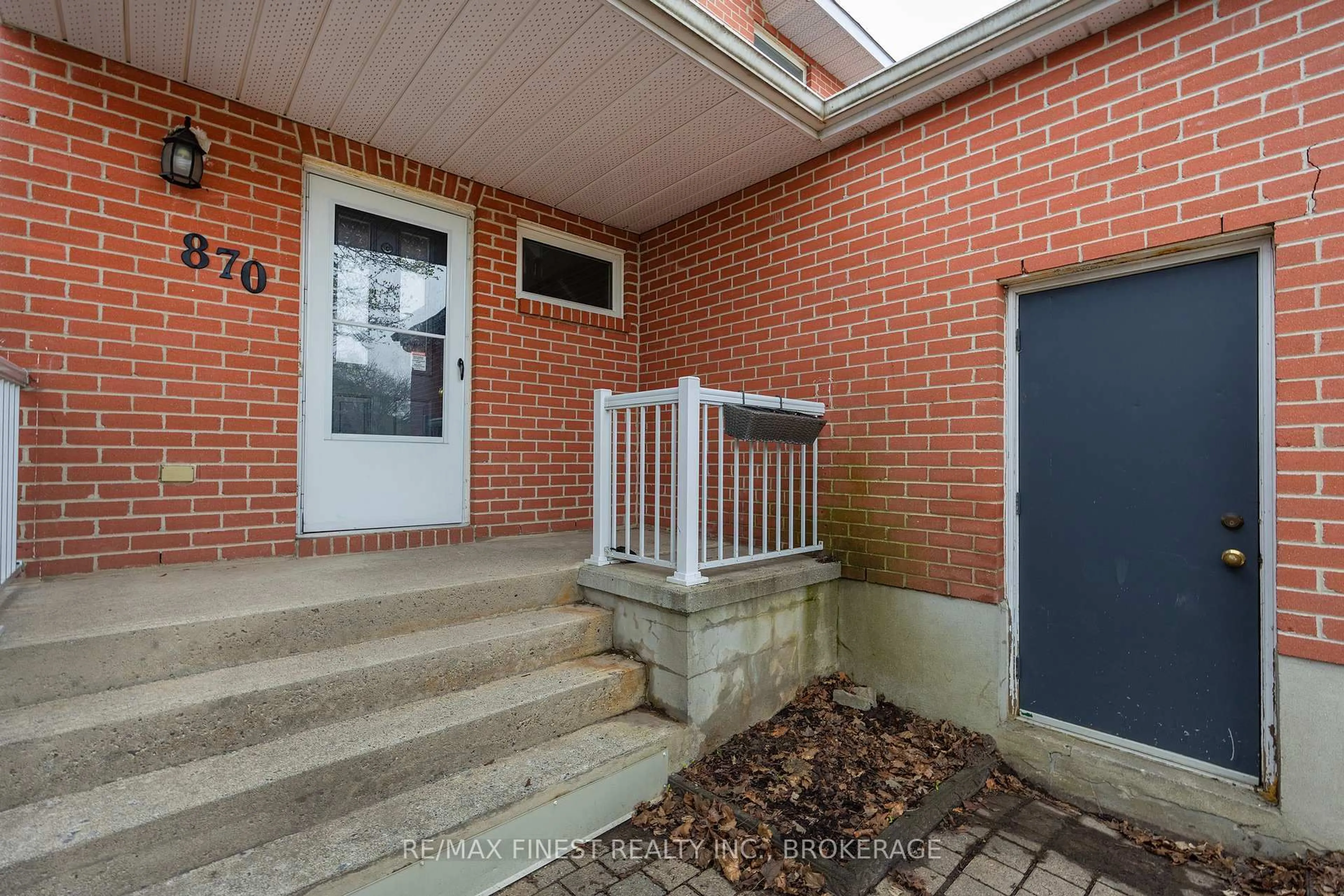 Indoor entryway for 870 WALKER Crt, Kingston Ontario K7M 8L2