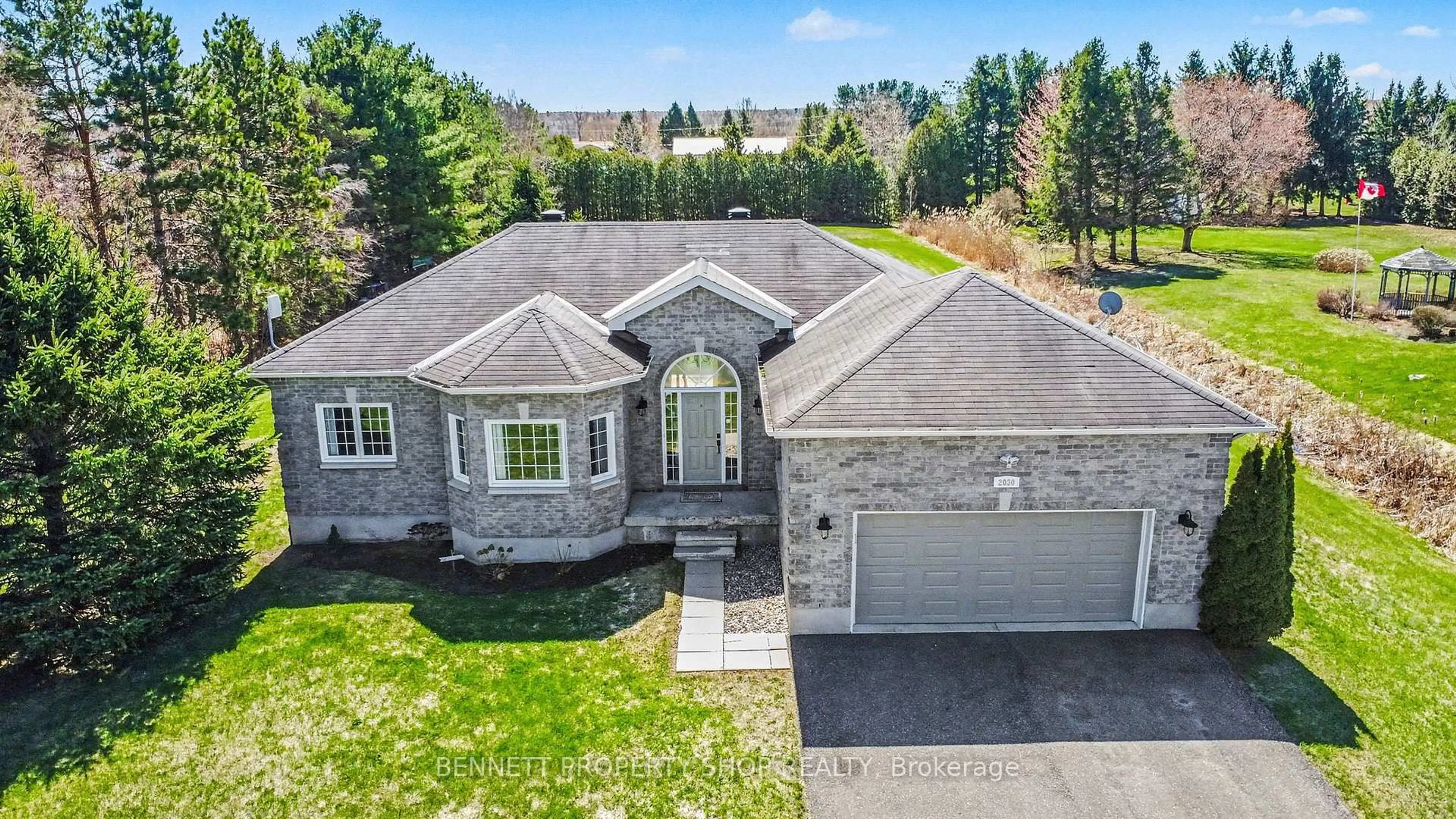 A pic from outside/outdoor area/front of a property/back of a property/a pic from drone, unknown for 2030 Kingsley St, Clarence-Rockland Ontario K0A 1E0