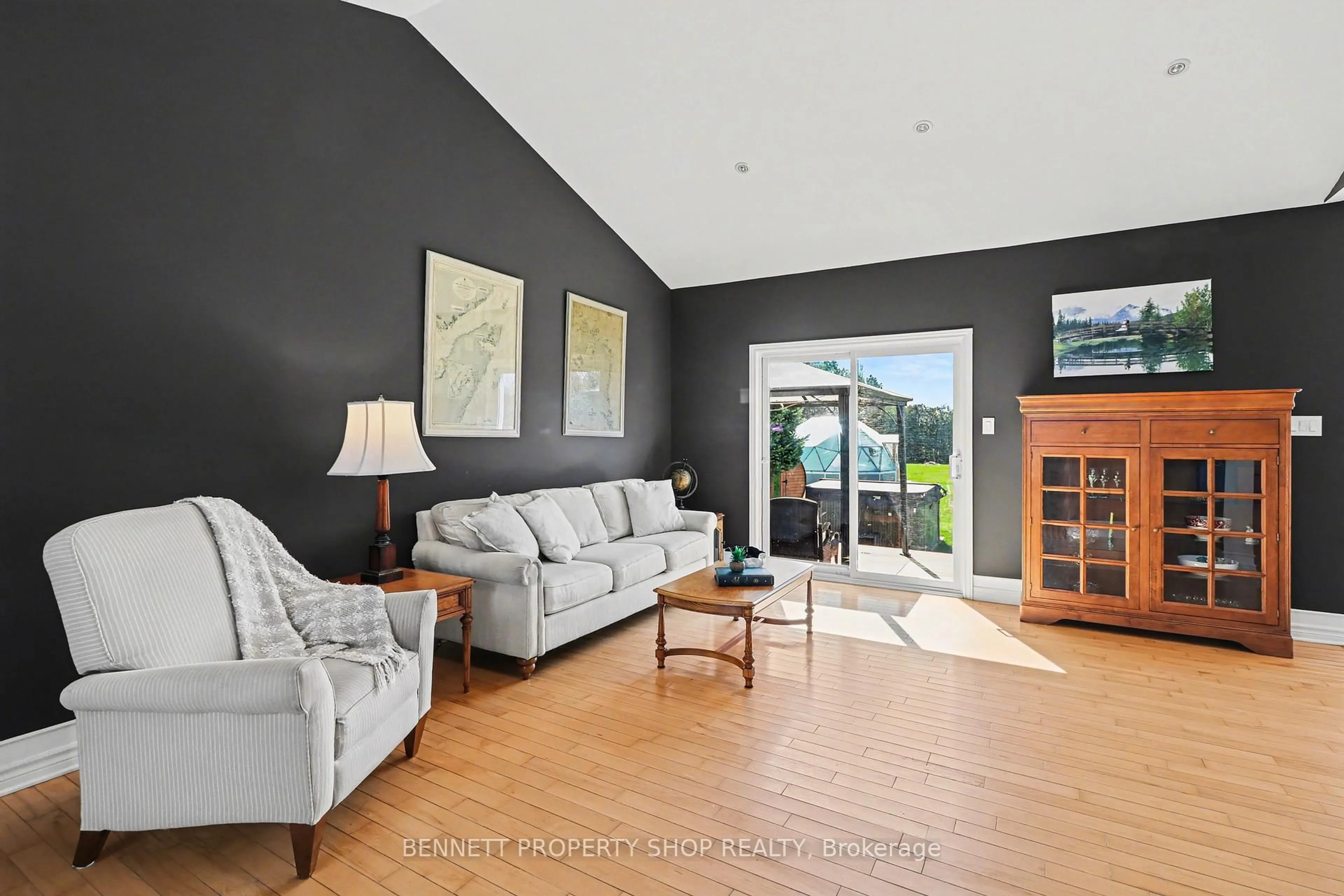 Living room with furniture, unknown for 2030 Kingsley St, Clarence-Rockland Ontario K0A 1E0