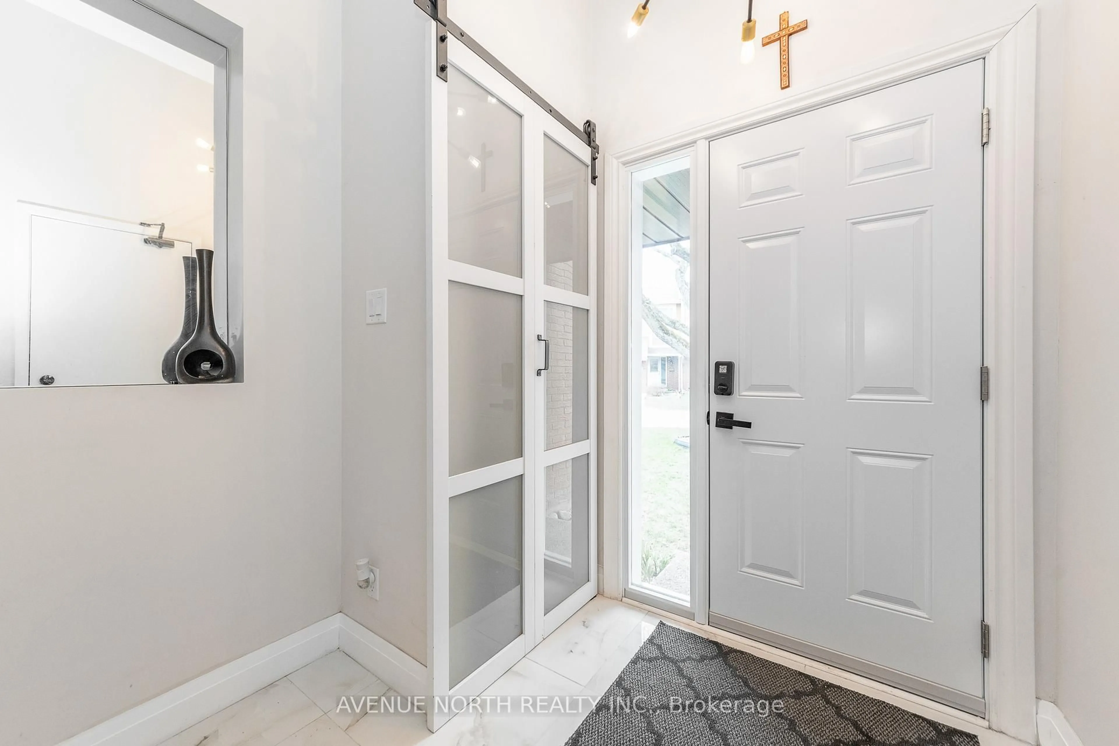 Indoor entryway for 406 Verdon Private, Ottawa Ontario K1T 3A4