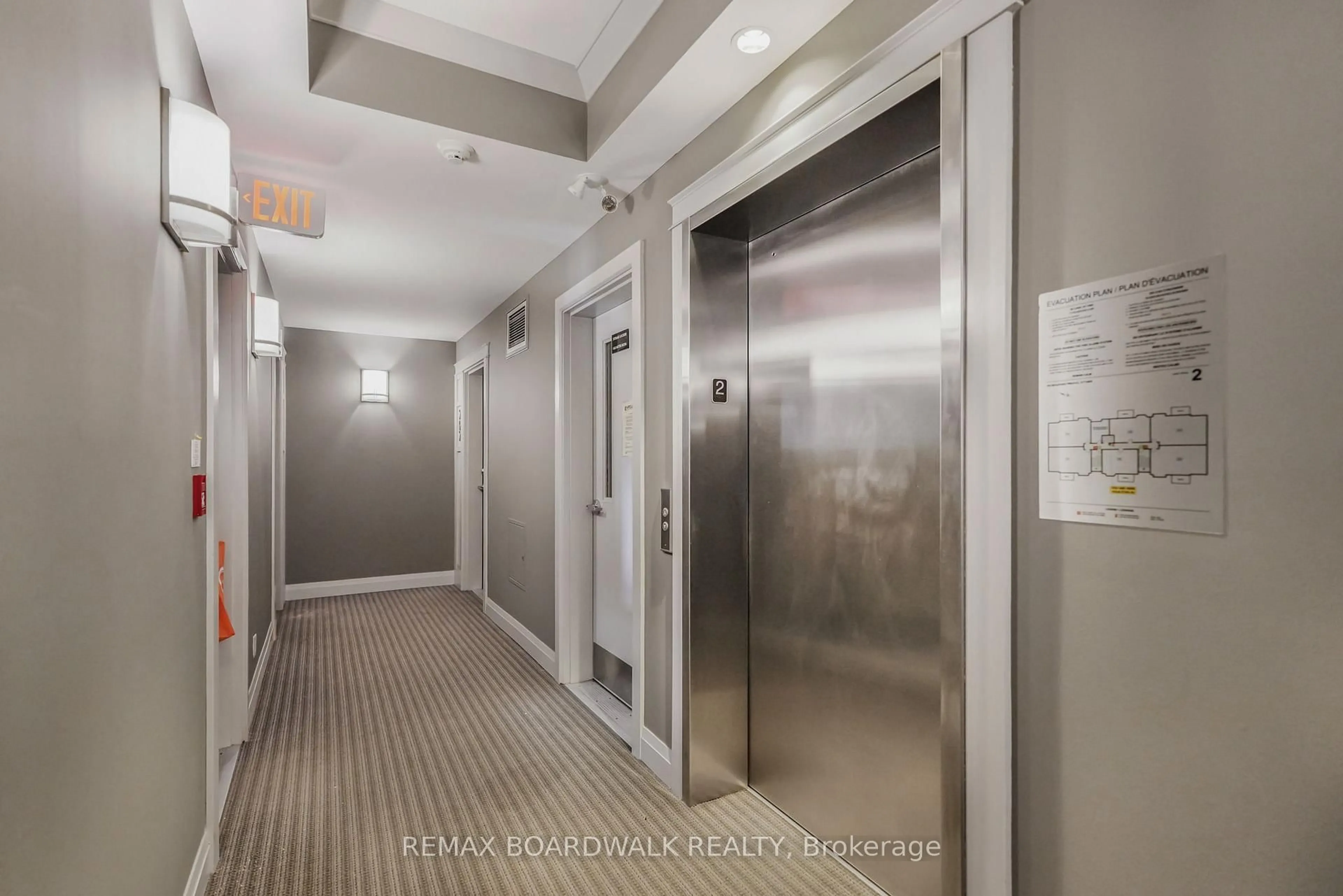 Indoor foyer for 705 Beauparc Private #203, Ottawa Ontario K1J 0B6
