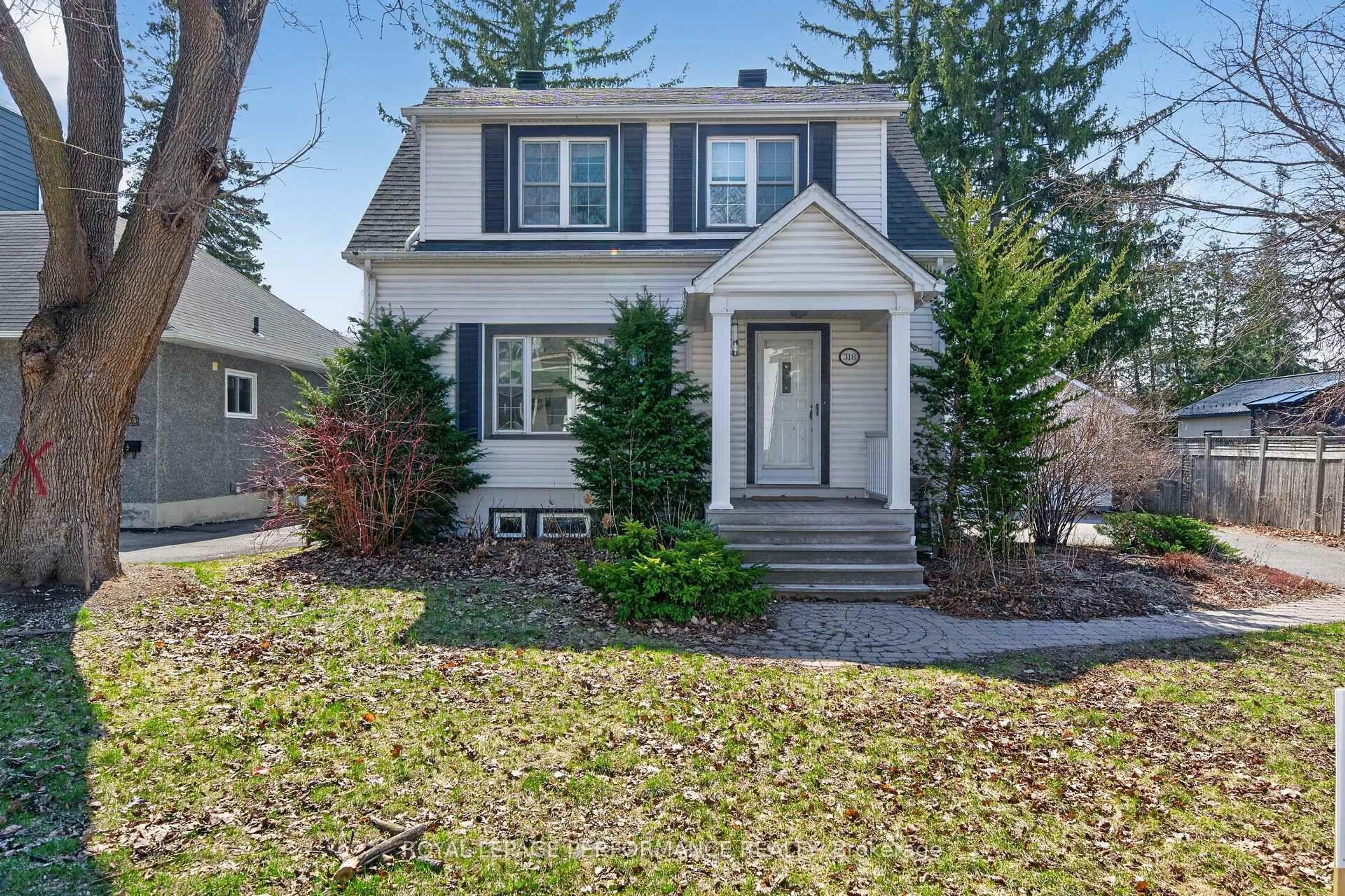 Home with vinyl exterior material, street for 318 Duncairn Ave, Ottawa Ontario K1Z 7G9