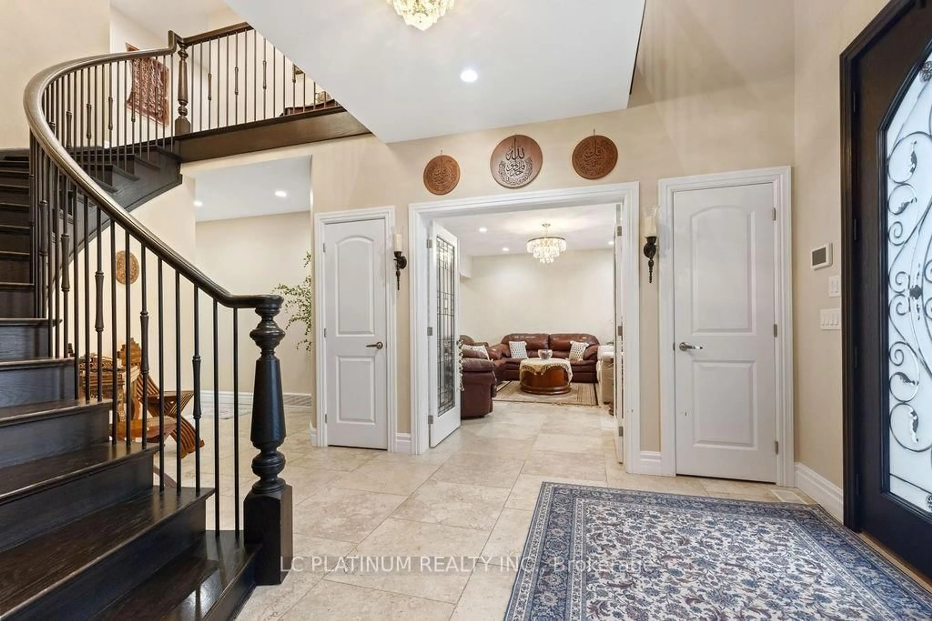 Indoor entryway for 3740 Donato Dr, LaSalle Ontario N9H 0L5