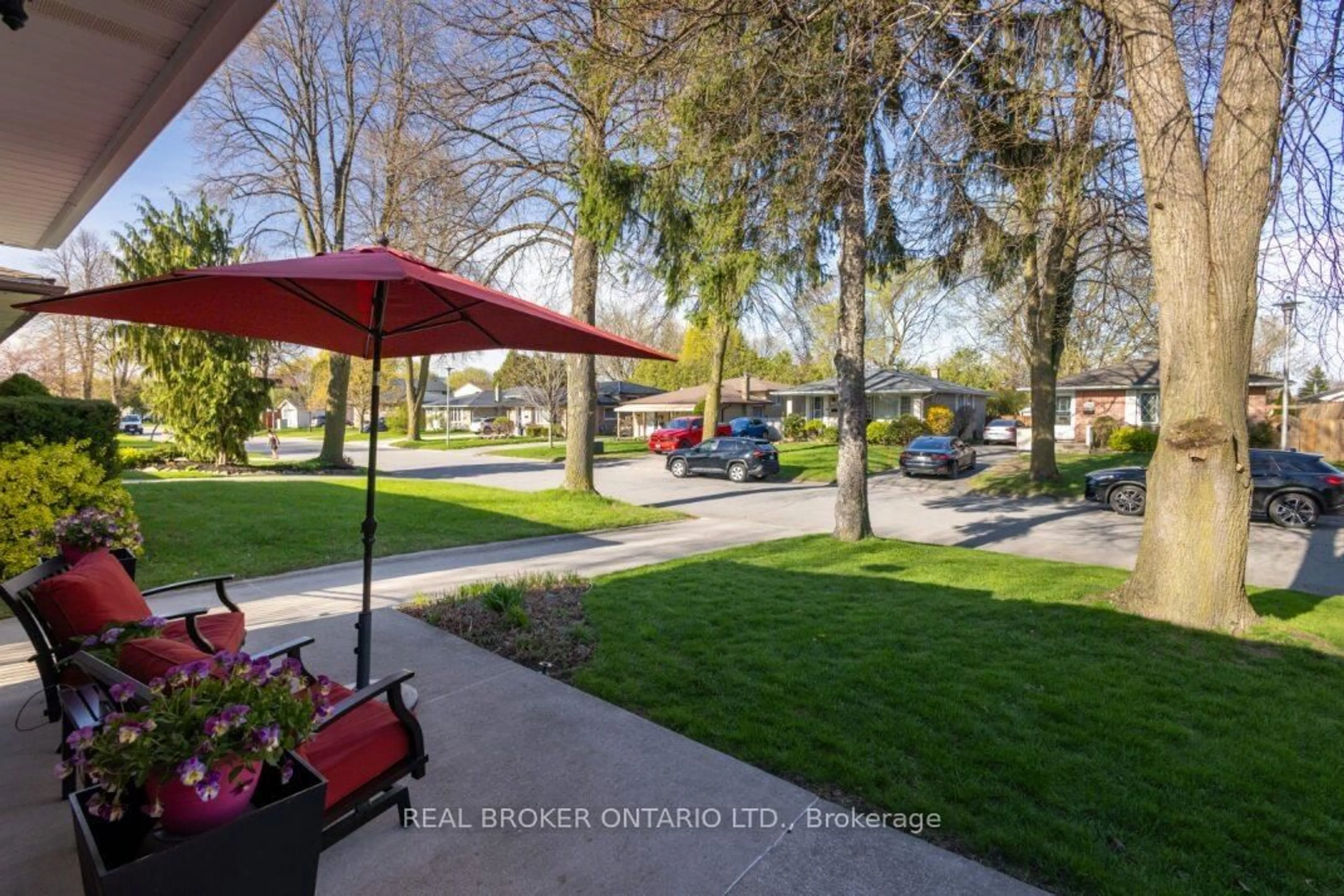 Patio, street for 153 Baffin Rd, London East Ontario N5V 1G2