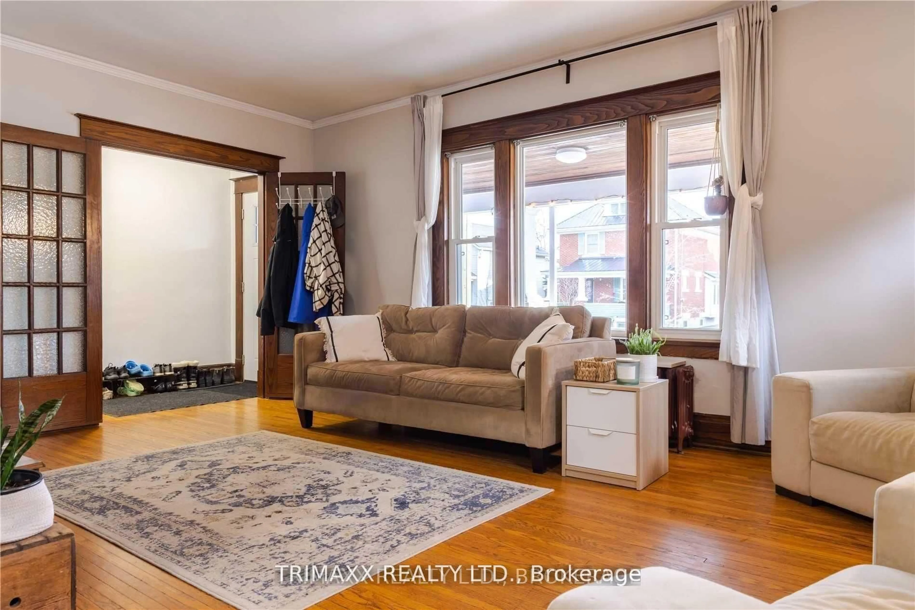 Living room with furniture, unknown for 43 DACOTAH St, St. Catharines Ontario L2R 1Z6