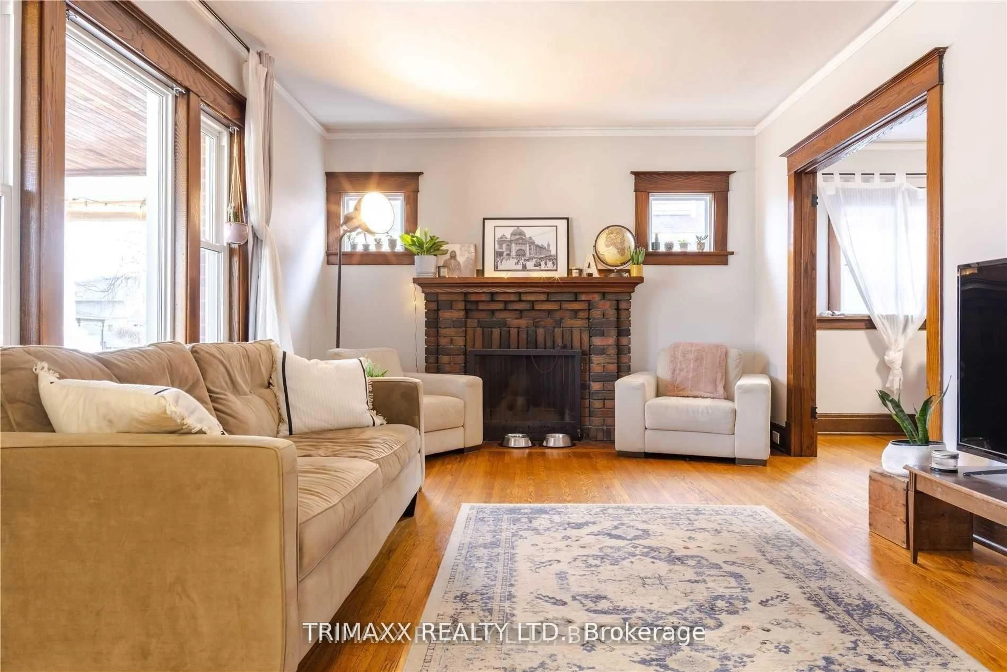 Living room with furniture, unknown for 43 DACOTAH St, St. Catharines Ontario L2R 1Z6