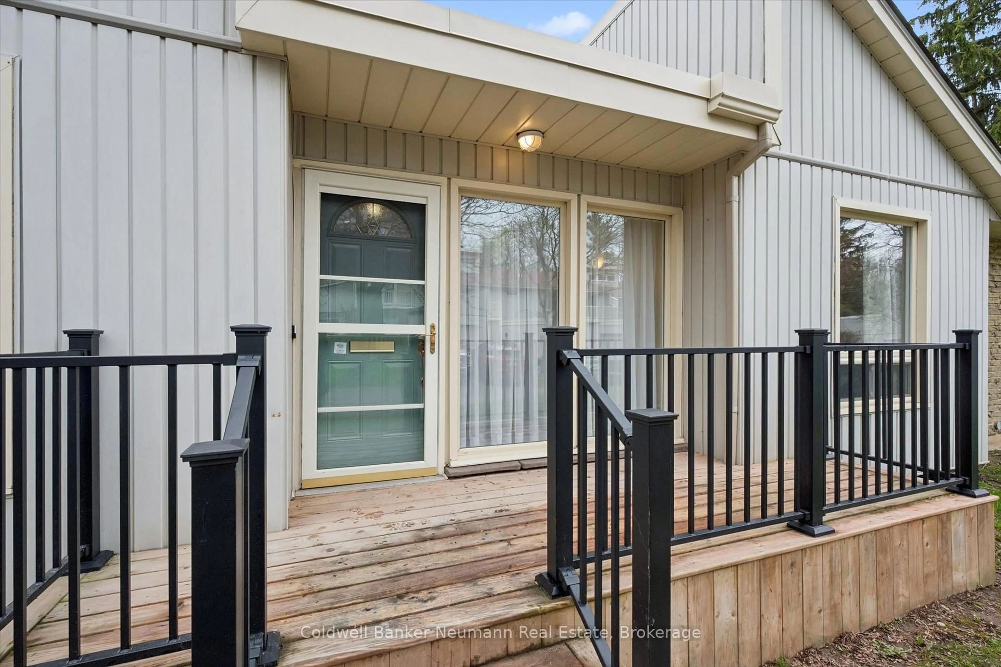 Indoor entryway for 59 Wilsonview Ave, Guelph Ontario N1G 2W5