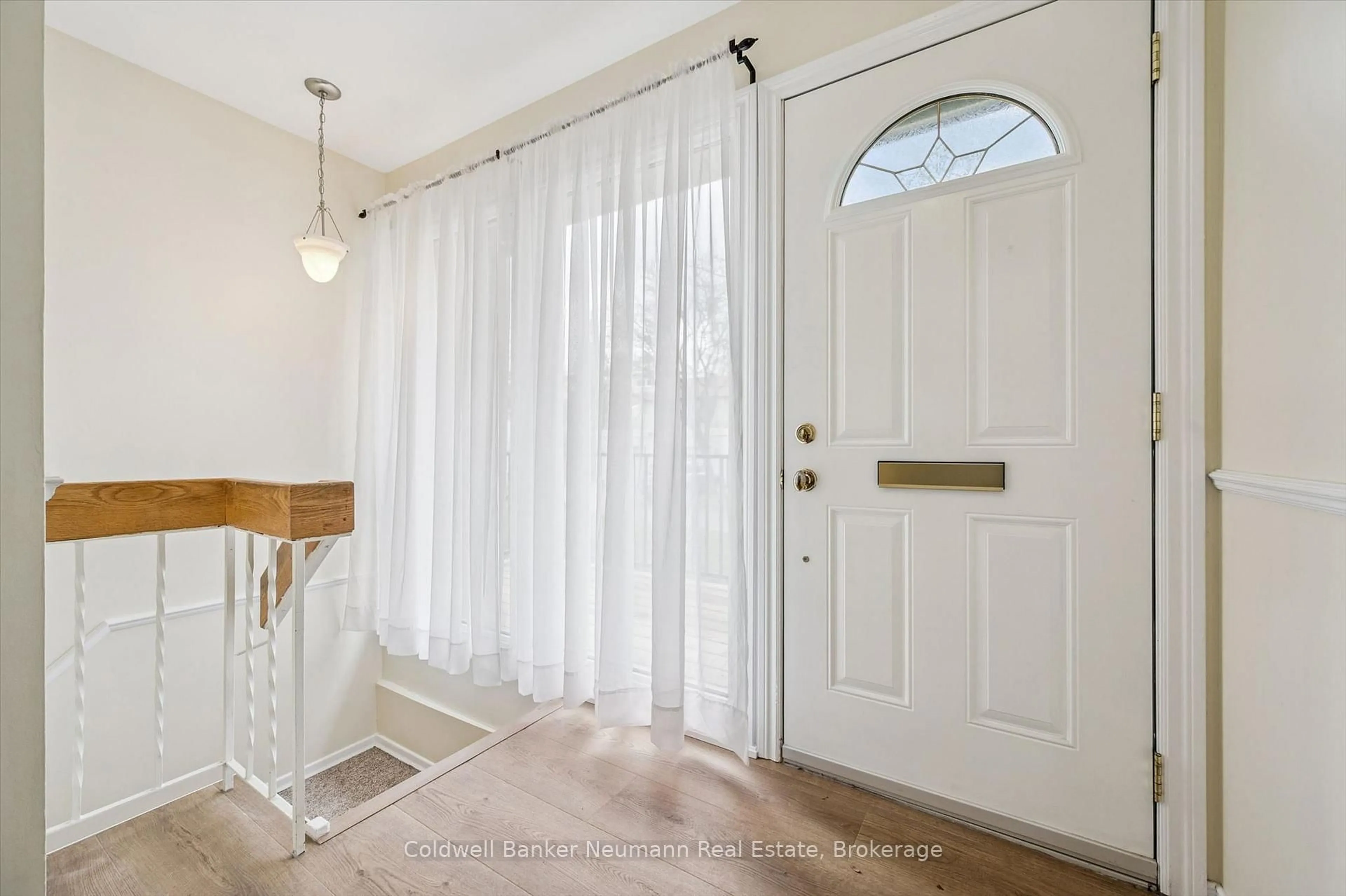 Indoor entryway for 59 Wilsonview Ave, Guelph Ontario N1G 2W5
