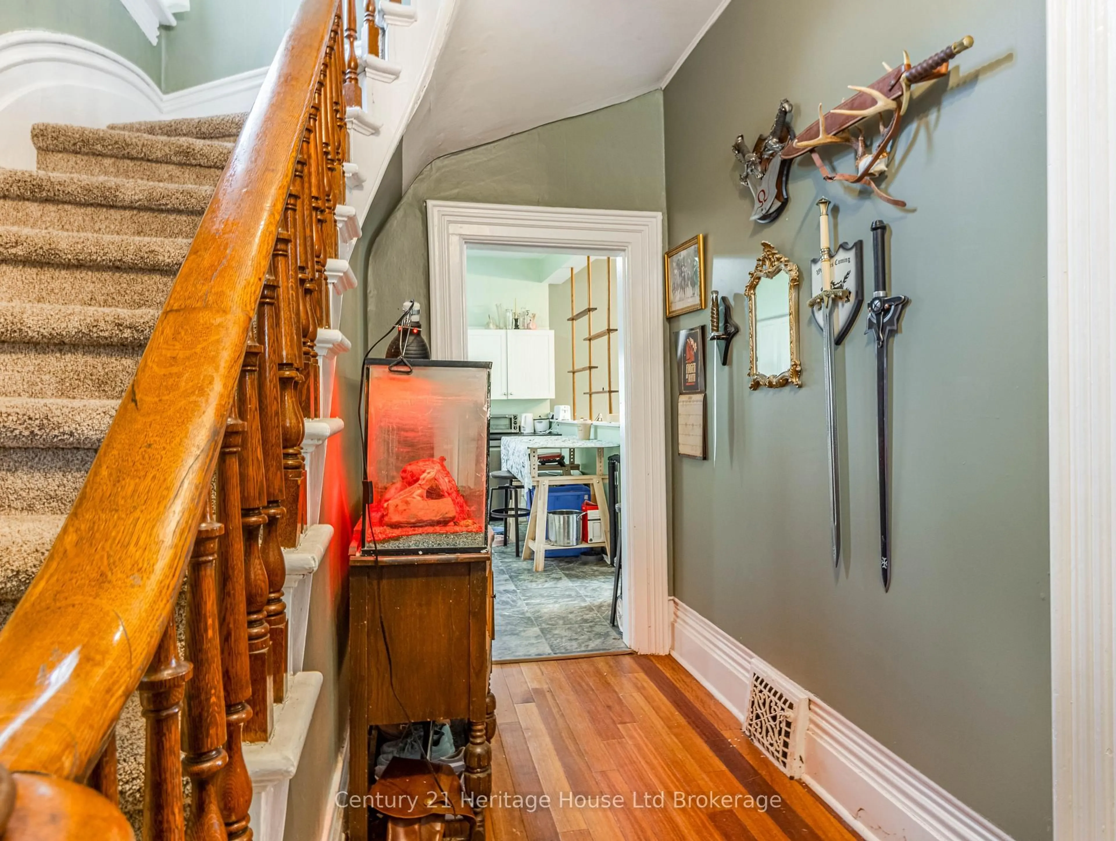 Indoor entryway for 552 Hatch St, Woodstock Ontario N4S 1N6