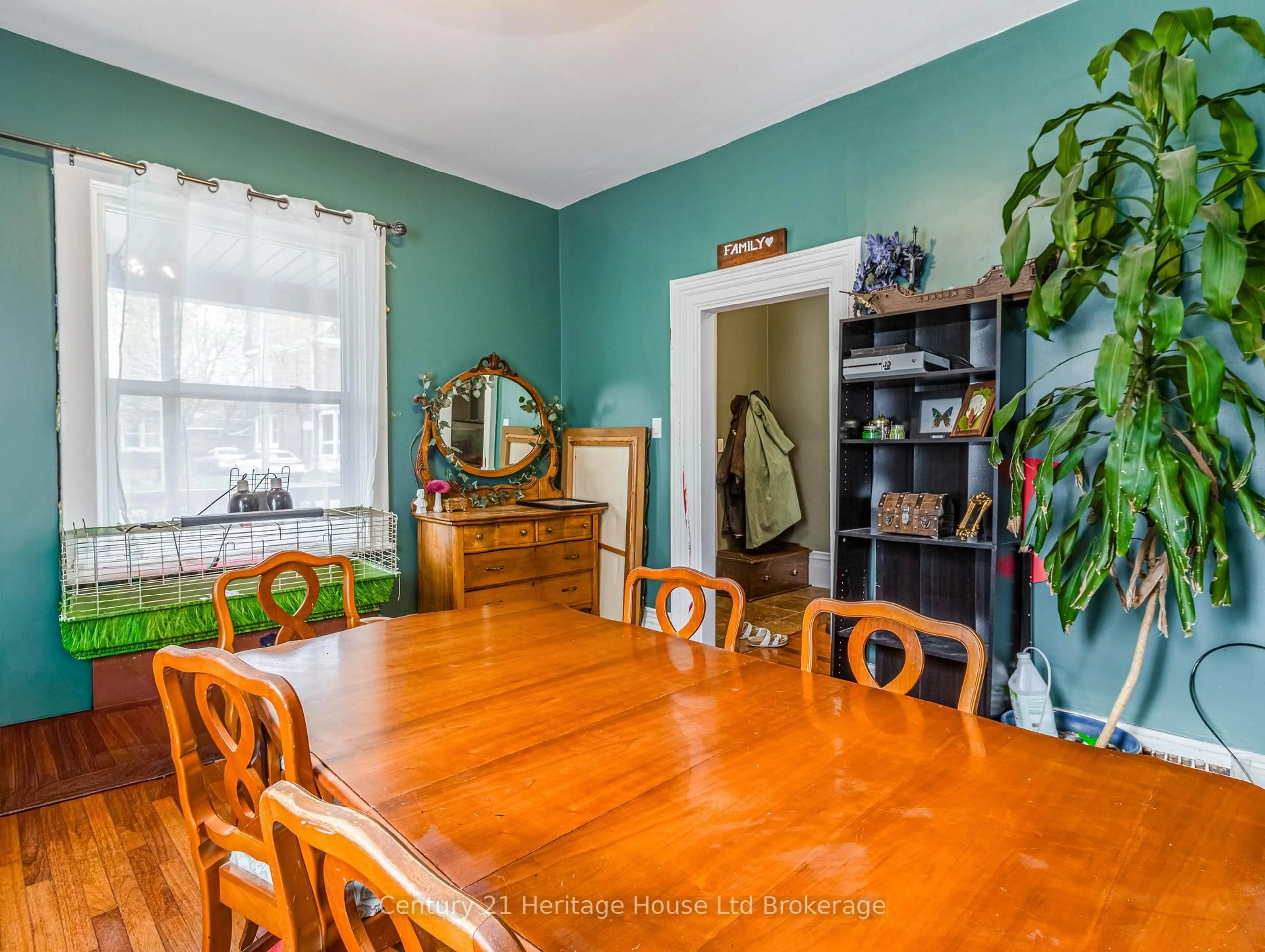 Dining room, unknown for 552 Hatch St, Woodstock Ontario N4S 1N6