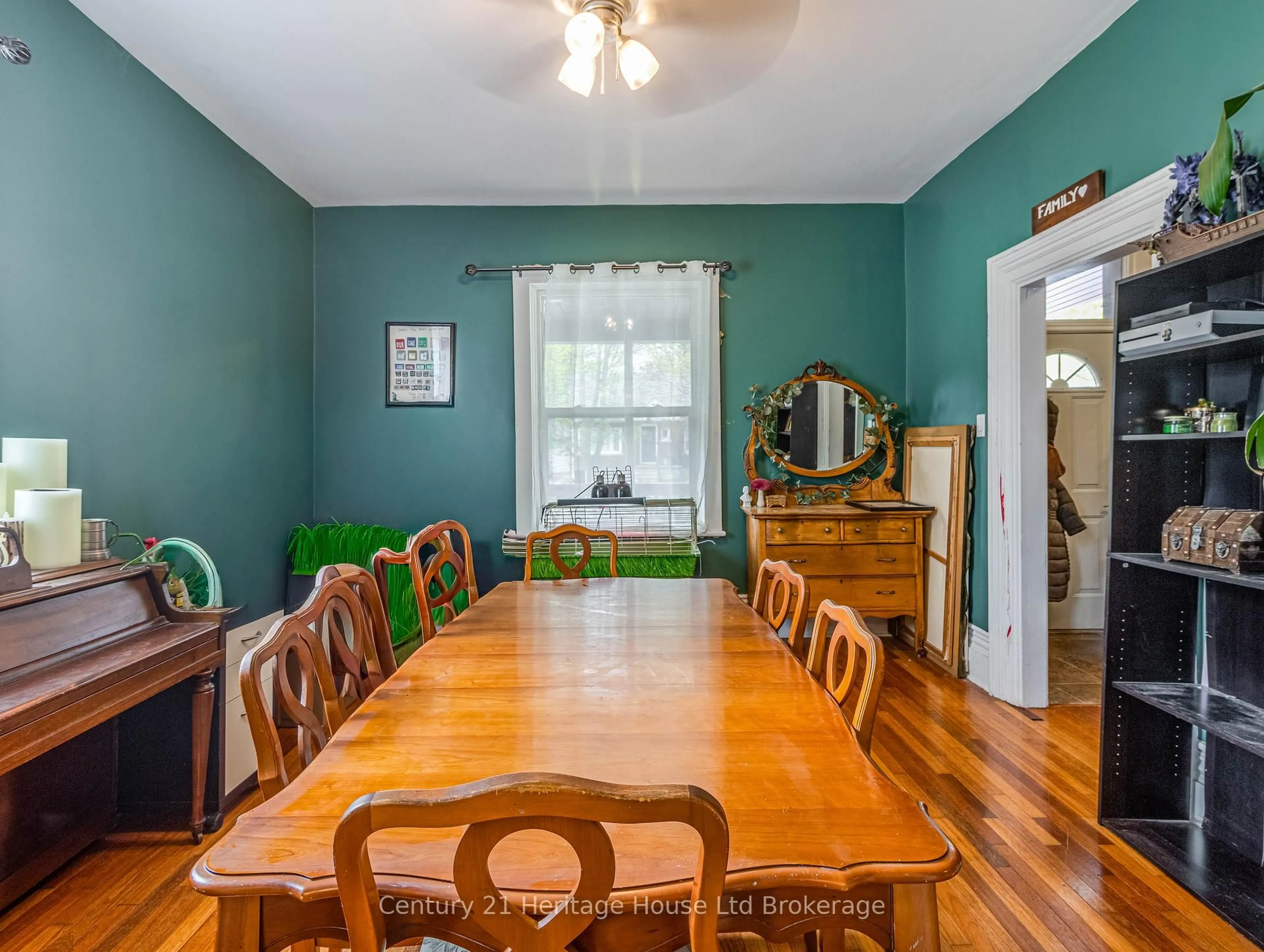 Dining room, wood/laminate floor for 552 Hatch St, Woodstock Ontario N4S 1N6