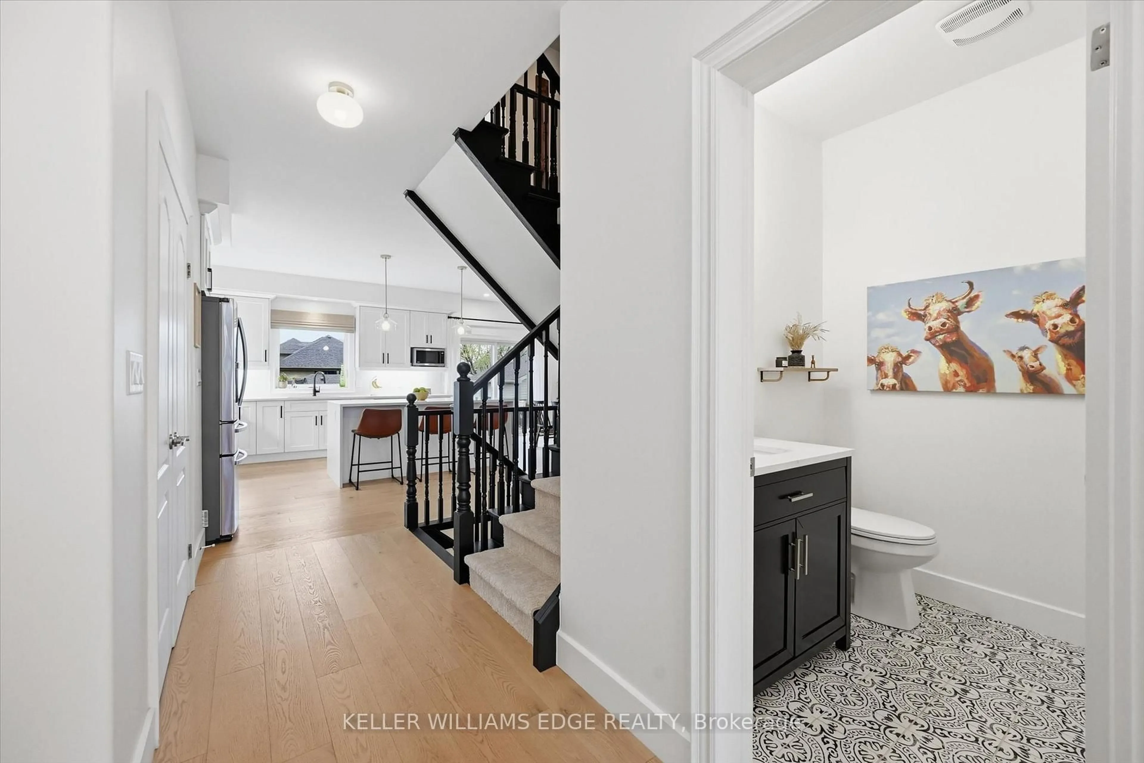Indoor entryway for 125 Margaret Ave, Hamilton Ontario L8G 3G7