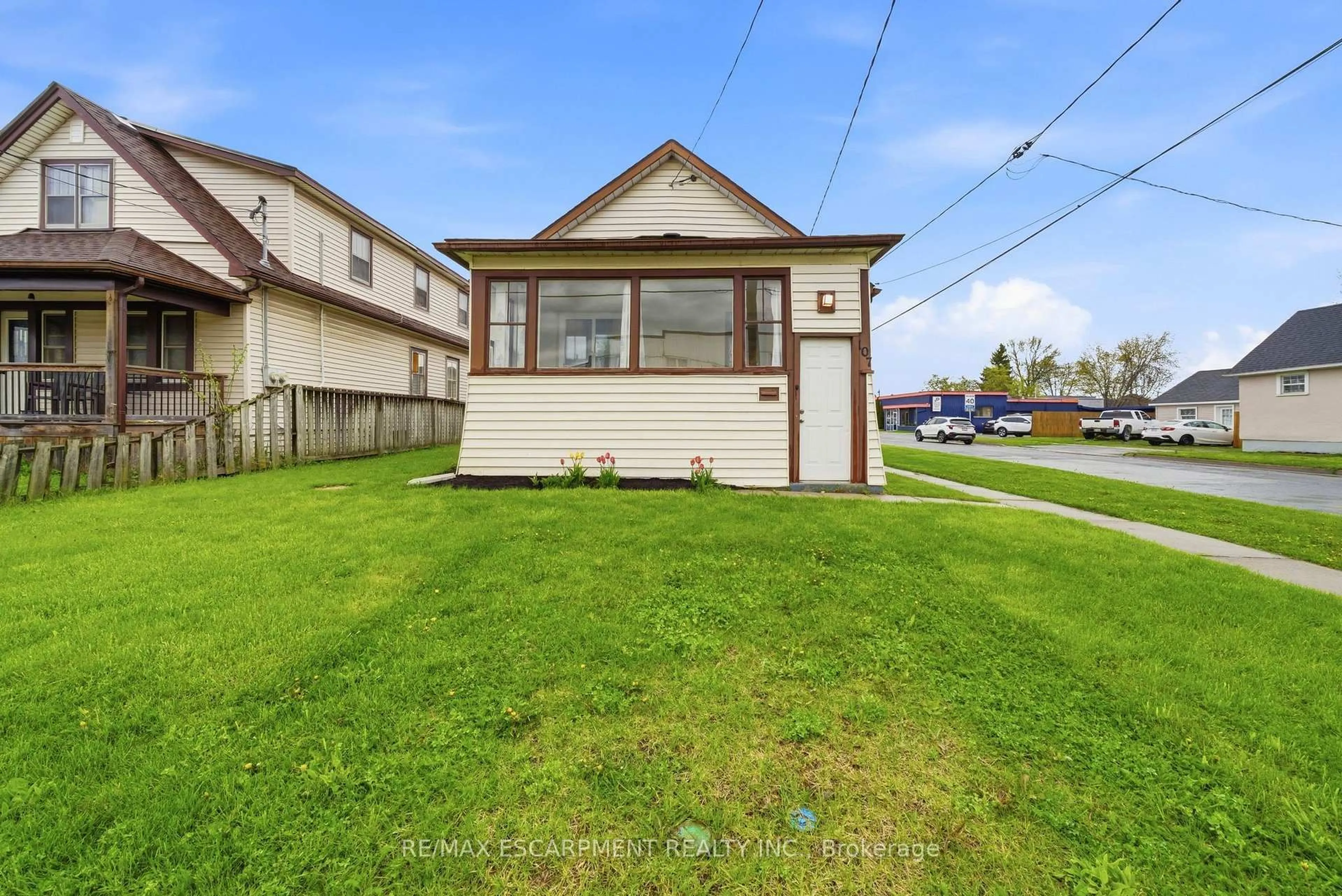 Unknown for 107 Broadway St, Welland Ontario L3C 5L6