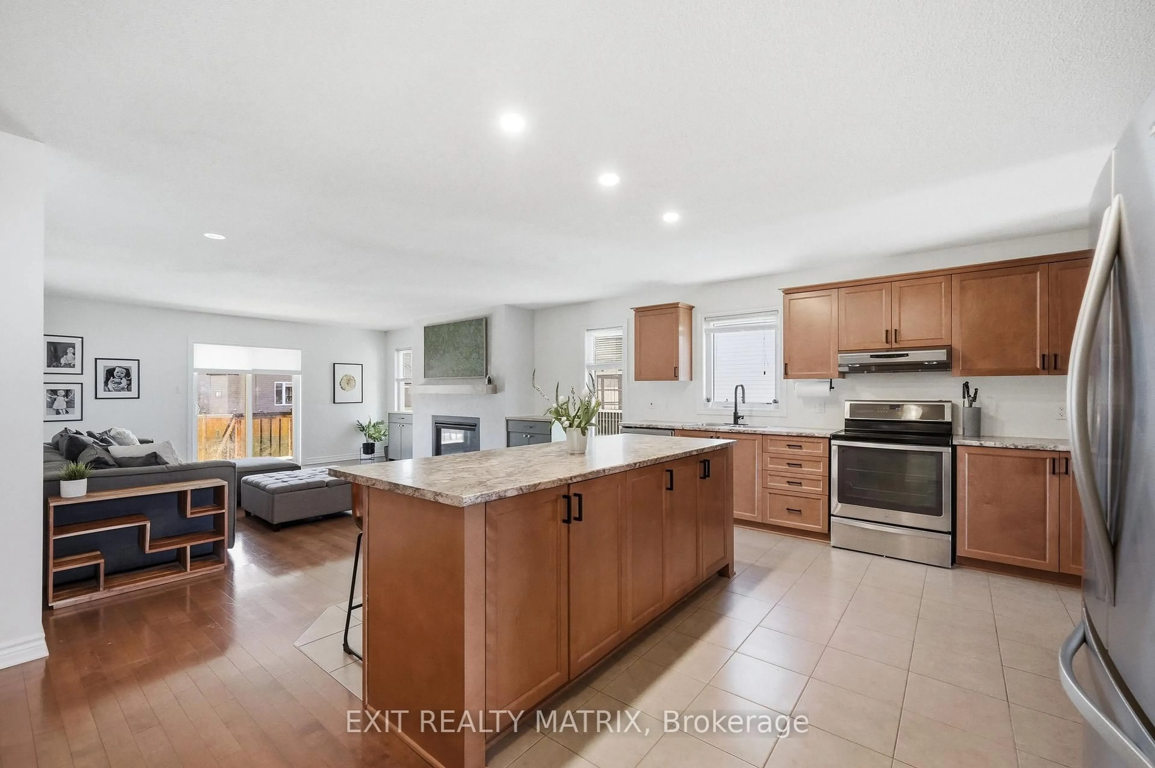 Open concept kitchen, ceramic/tile floor for 129 Abbey Cres, Russell Ontario K4R 1A1