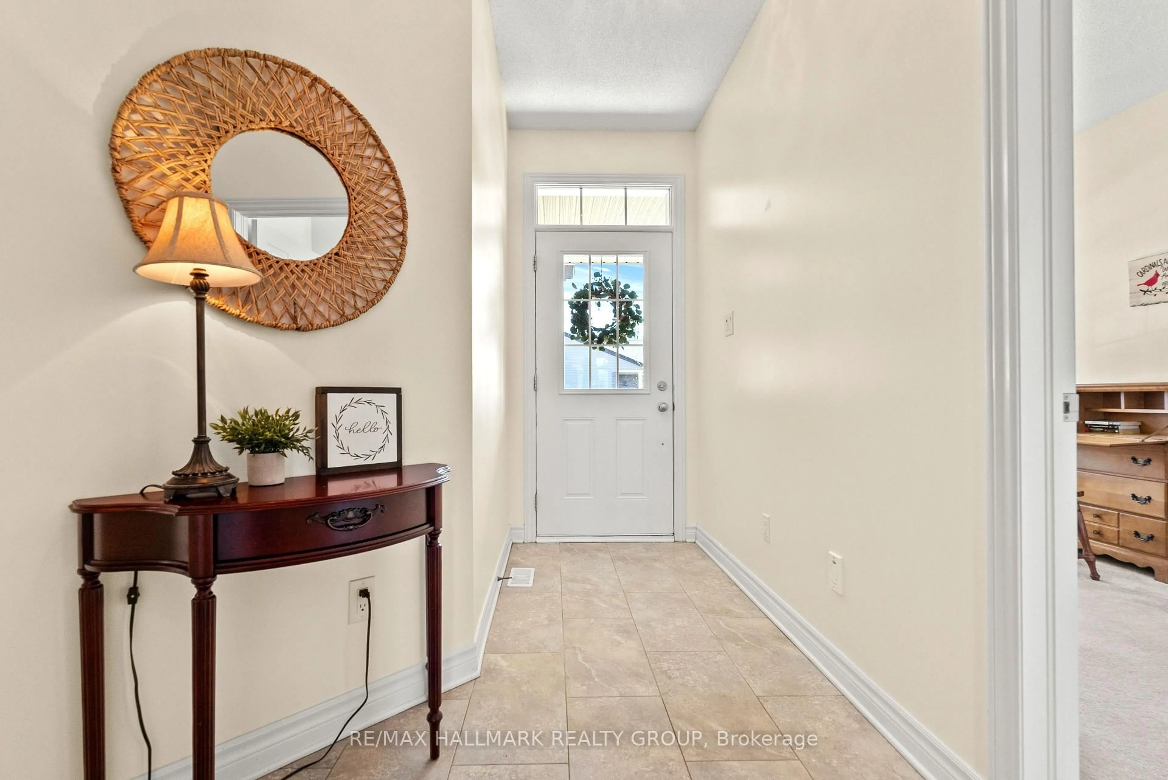 Indoor entryway for 58 Nixon Farm Dr, Richmond Ontario K0A 2Z0