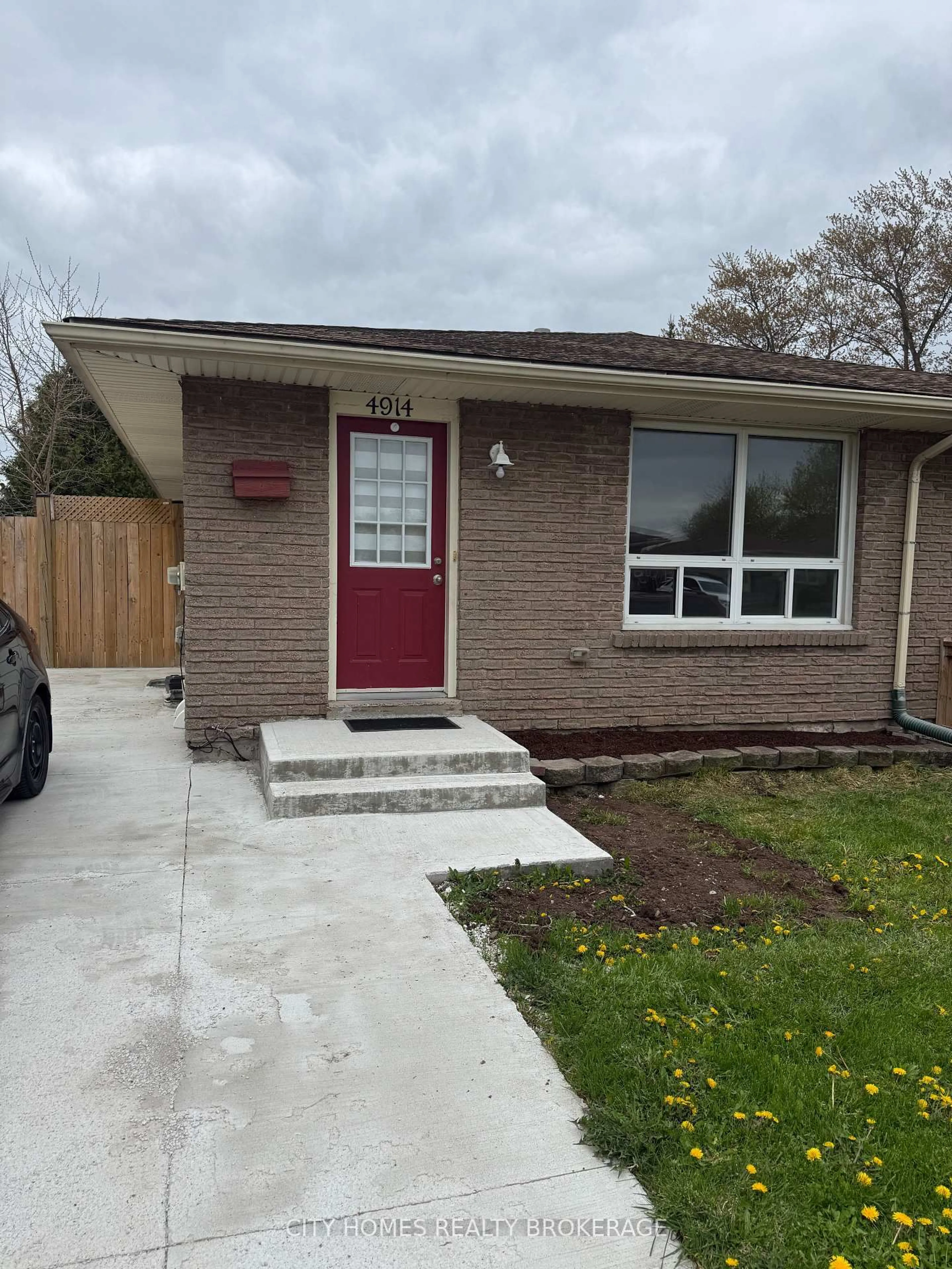 Home with brick exterior material, street for 4914 Kentucky Crt, Niagara Falls Ontario L2H 1W2
