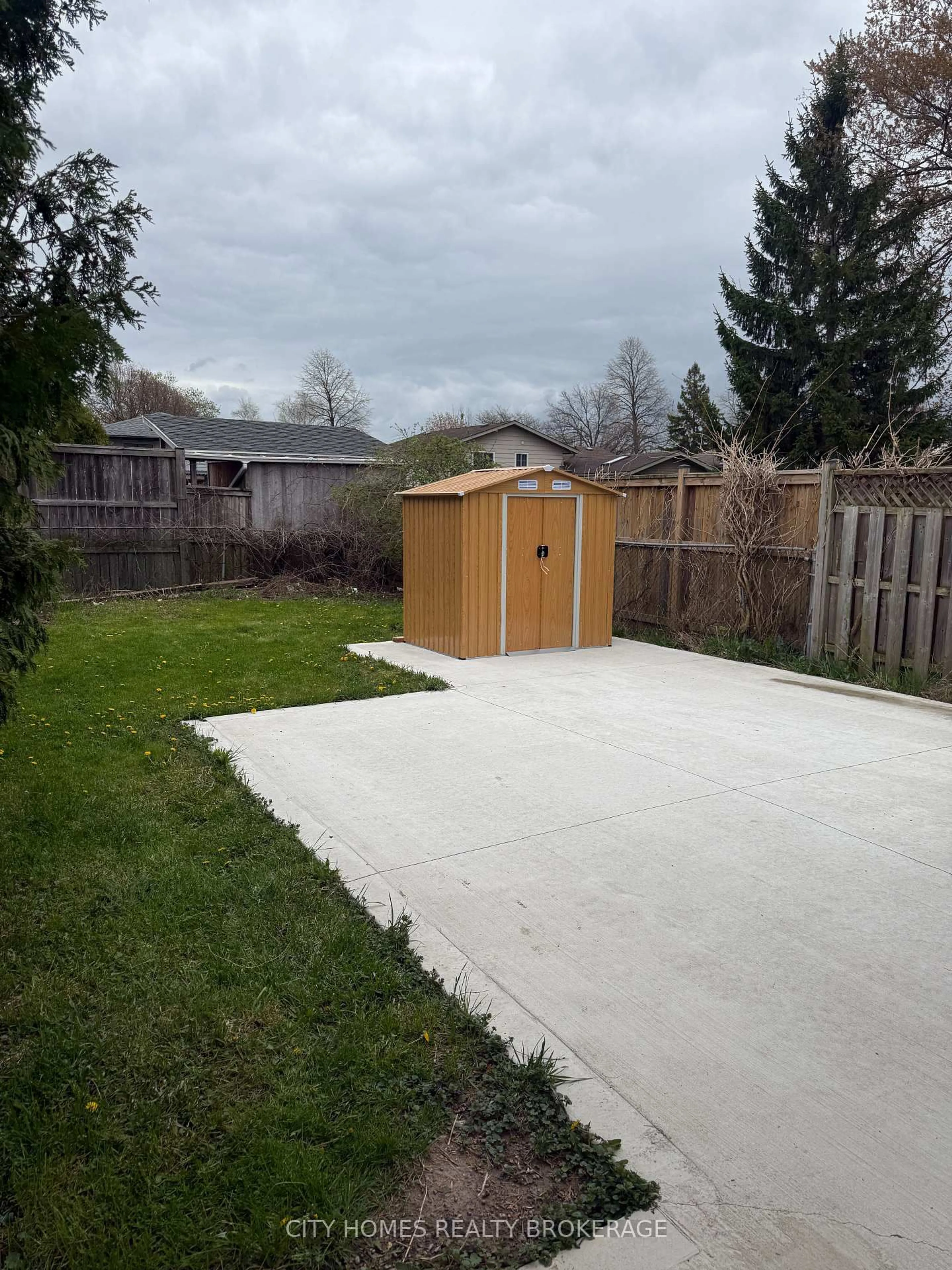 Shed for 4914 Kentucky Crt, Niagara Falls Ontario L2H 1W2