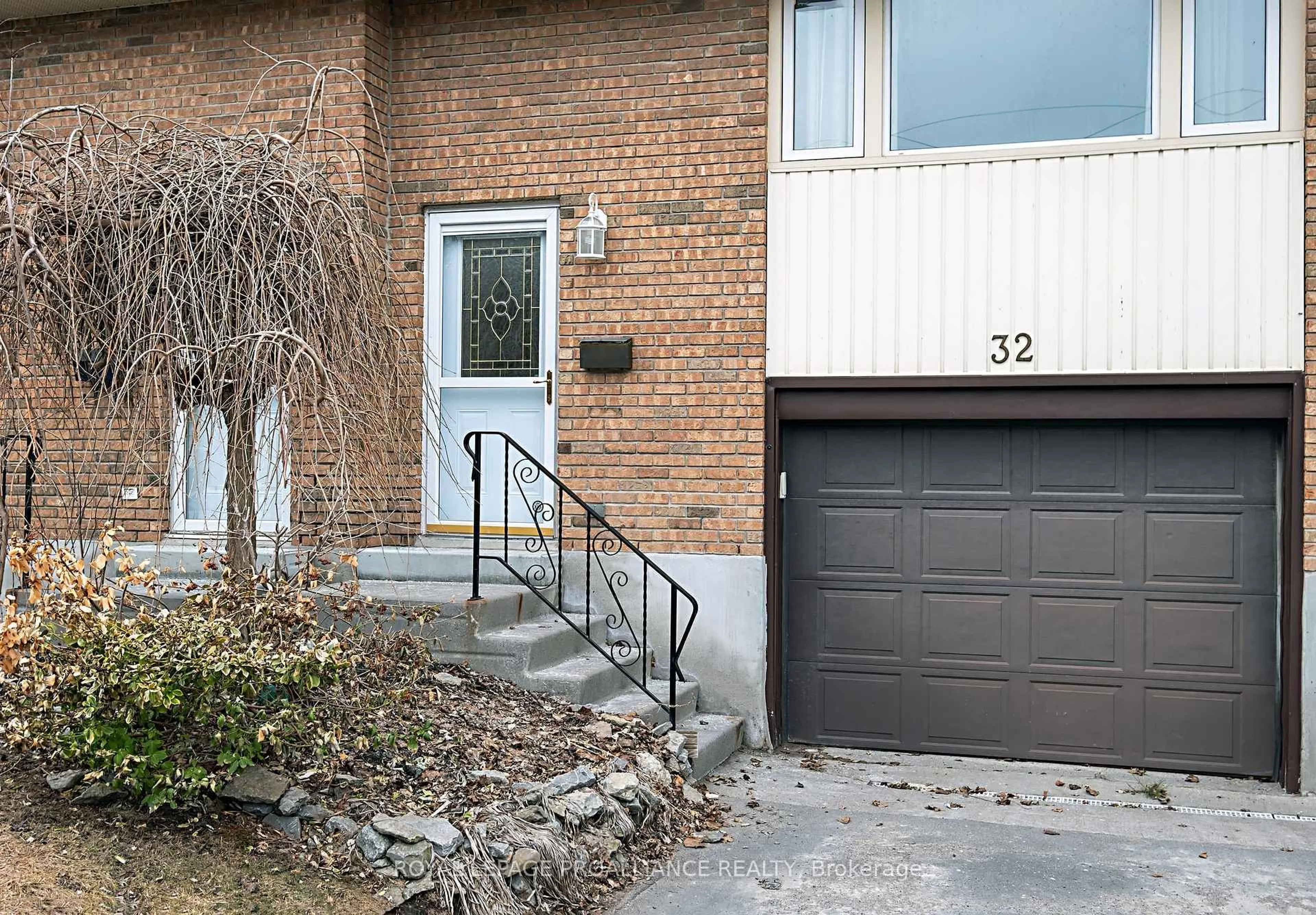 Home with brick exterior material, street for 32 Ohare St, Belleville Ontario K8P 4N1