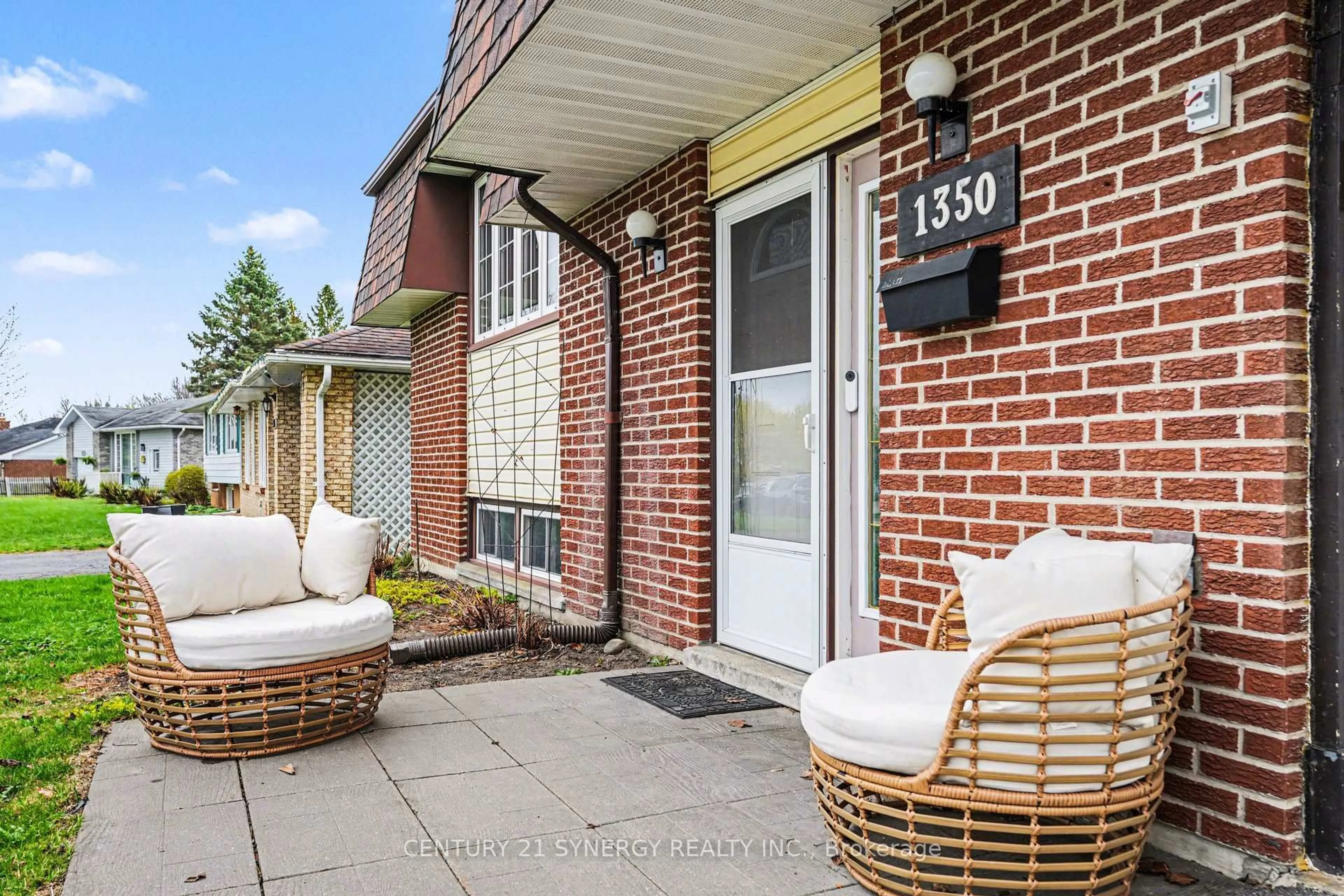 Patio, street for 1350 Linden Cres, Brockville Ontario K6V 6B6