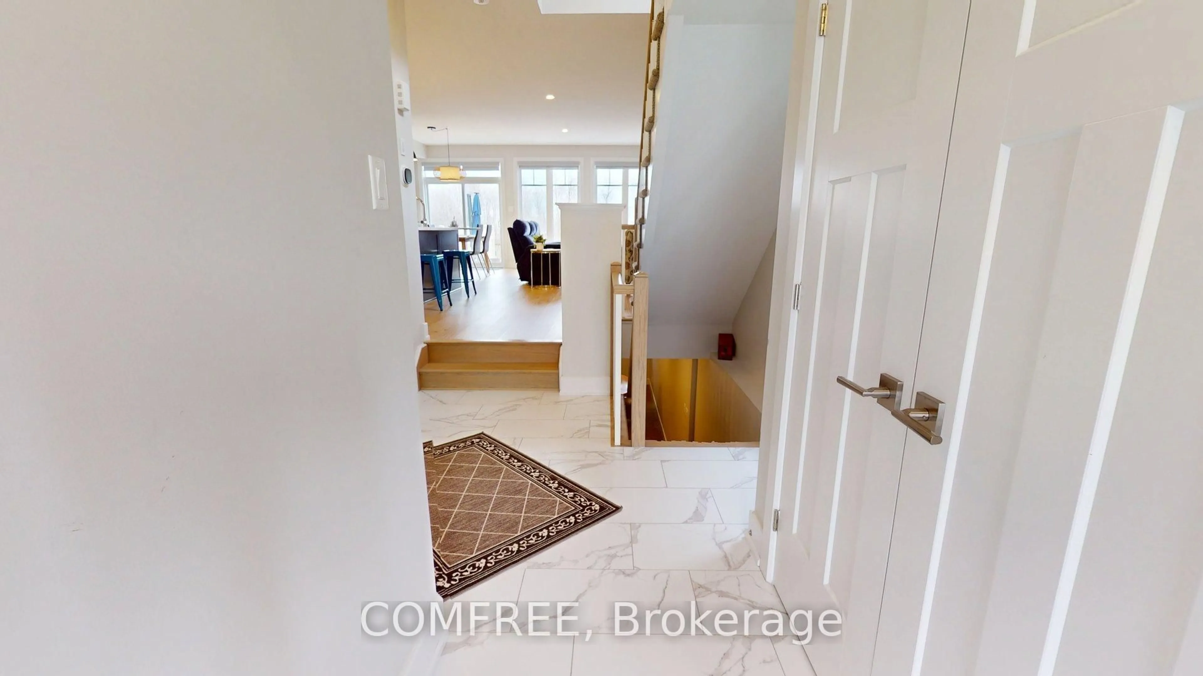 Unknown for 663 Putney Cres, Ottawa Ontario K2S 2N7