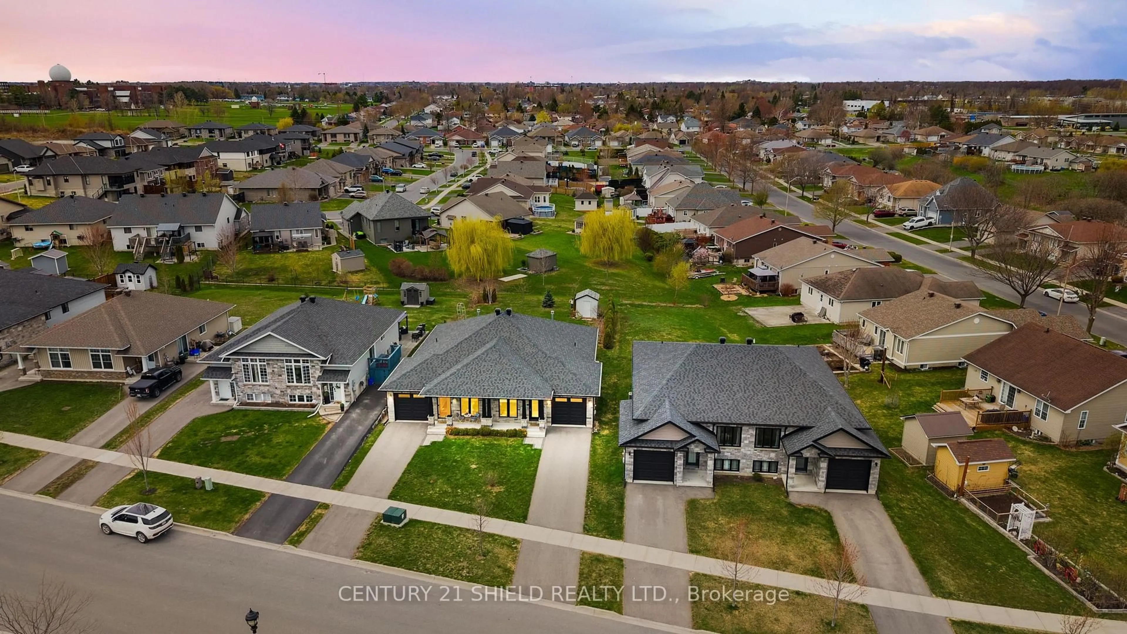 A pic from outside/outdoor area/front of a property/back of a property/a pic from drone, street for 292 East Ridge Dr, Cornwall Ontario K6H 0H5
