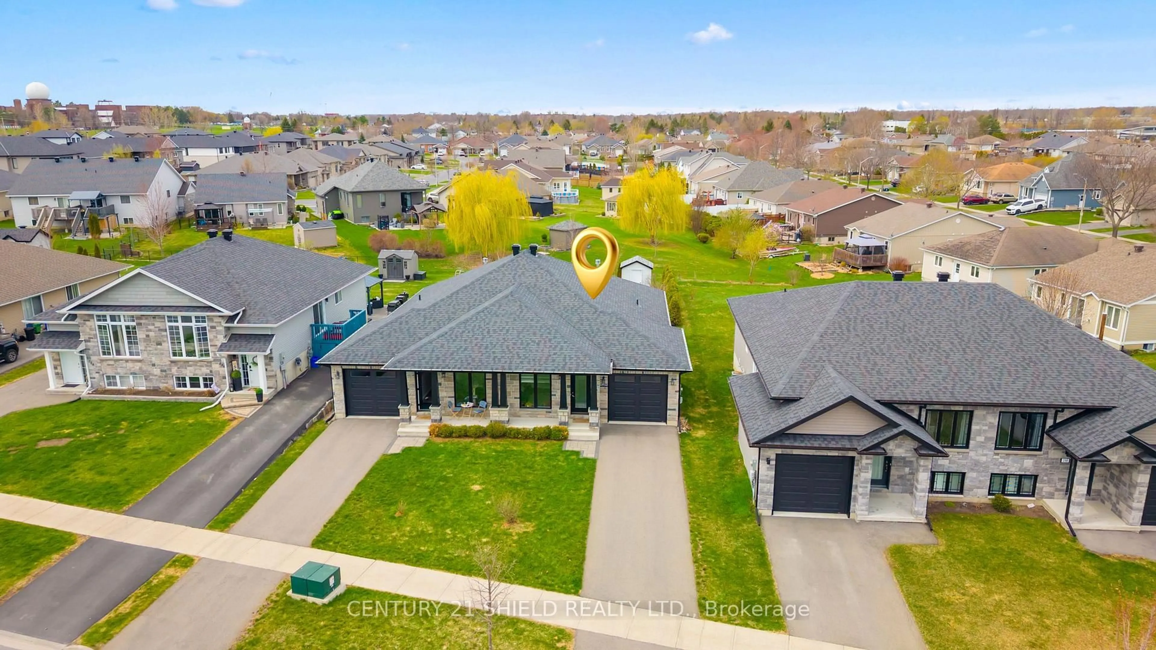 A pic from outside/outdoor area/front of a property/back of a property/a pic from drone, street for 292 East Ridge Dr, Cornwall Ontario K6H 0H5