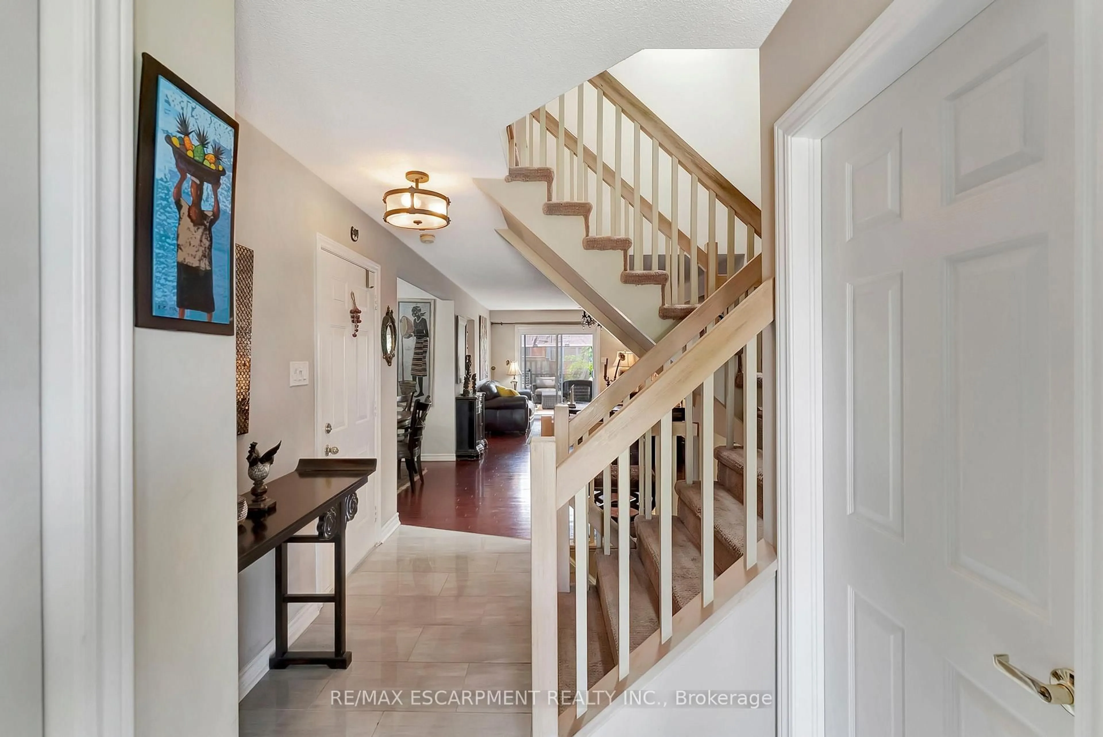 Indoor entryway for 20 Meadowlands Blvd #14, Hamilton Ontario L9K 1J5
