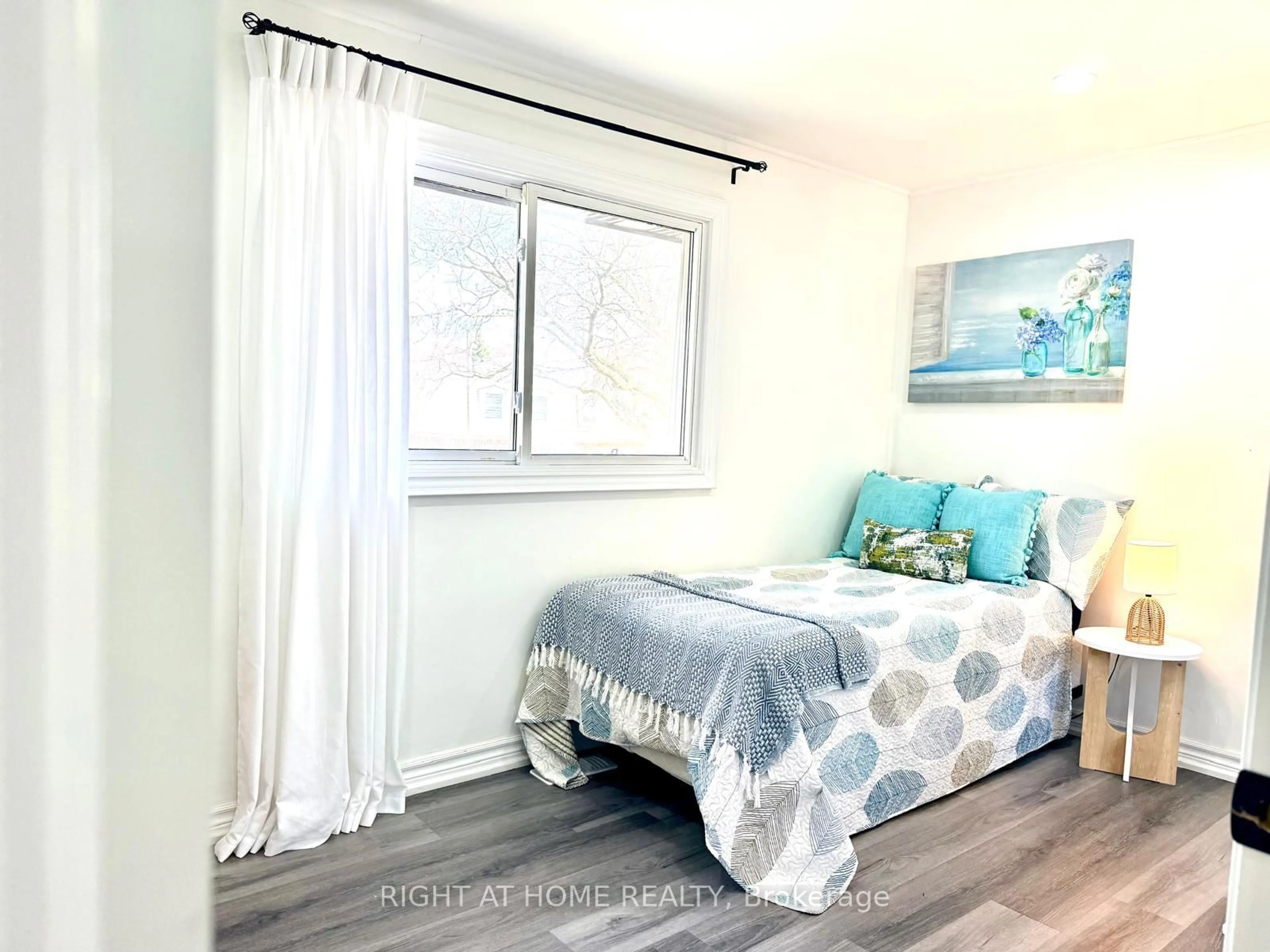 Bedroom with bed, wood/laminate floor for 77 Elford Cres, Hamilton Ontario L8K 5K8