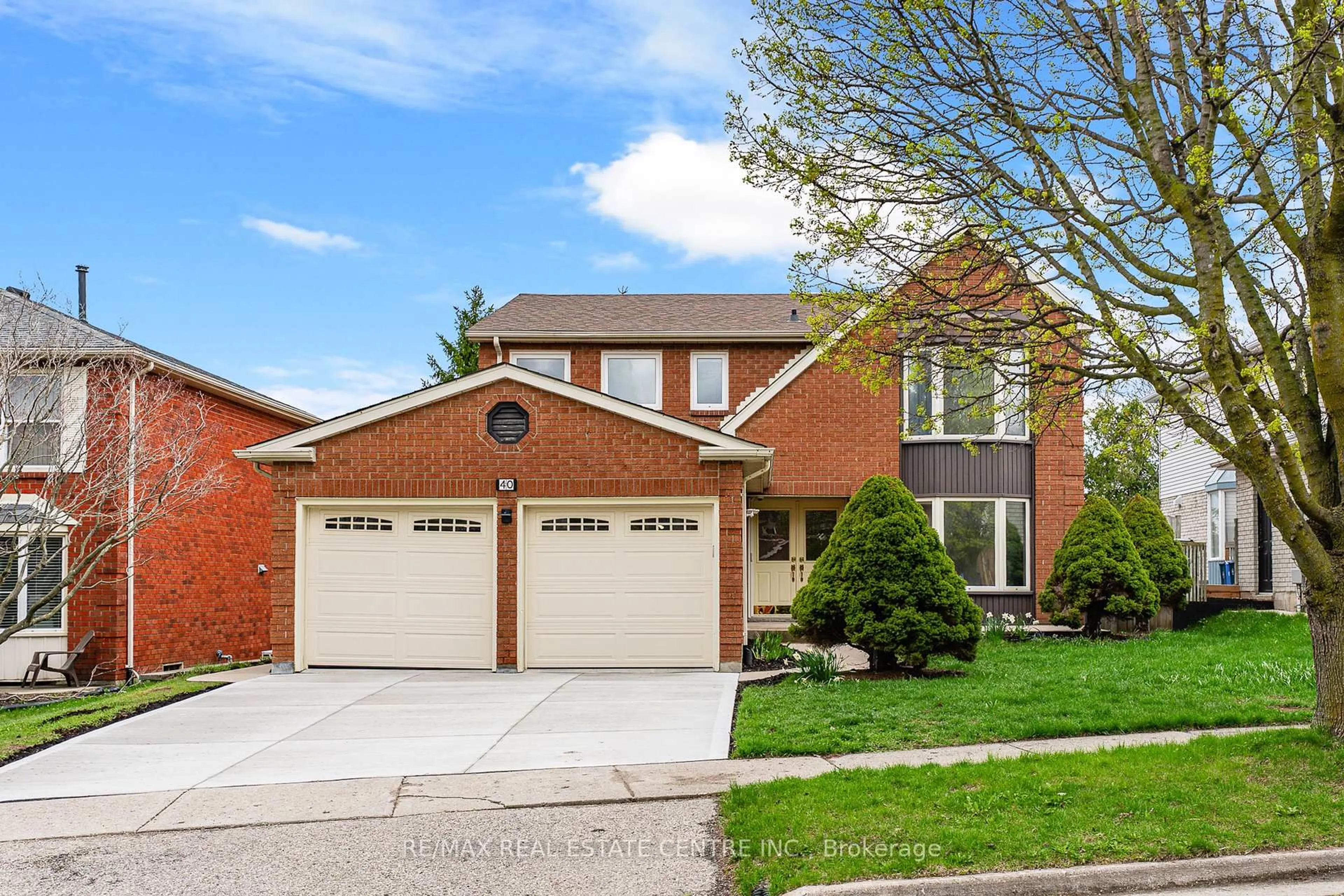 Home with brick exterior material, street for 40 Old Maple Lane, Kitchener Ontario N2N 2L2