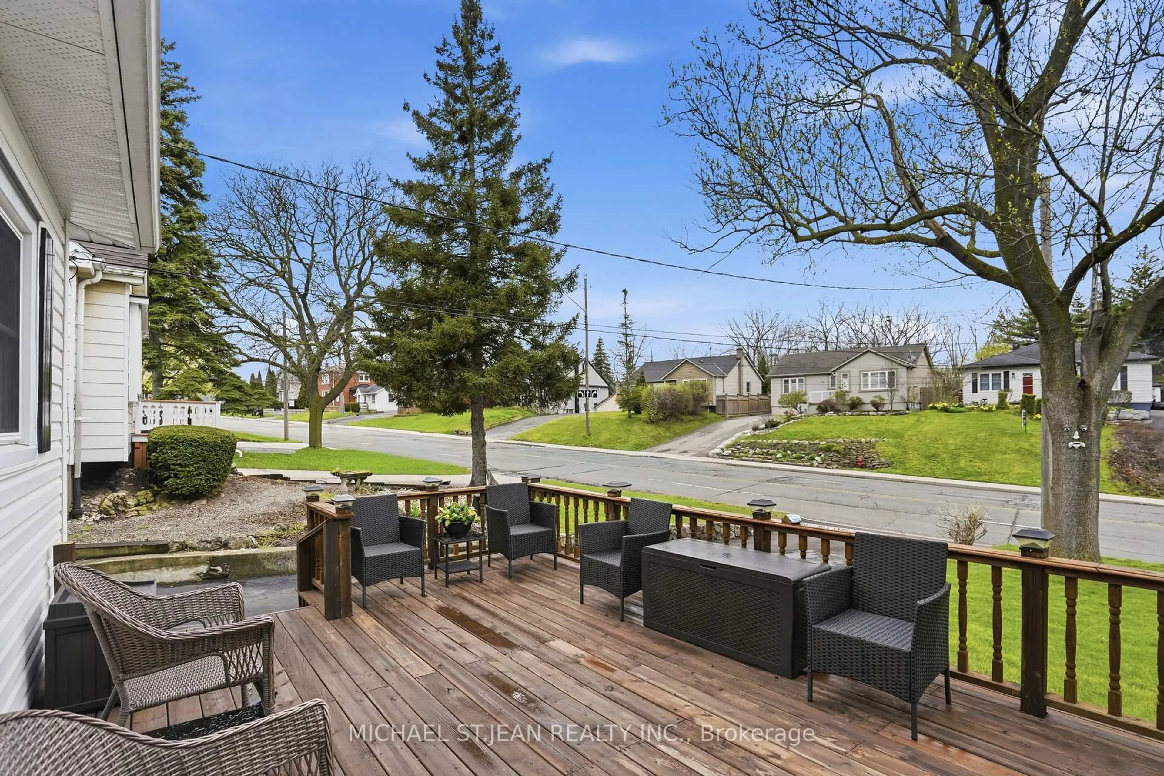 Patio, water/lake/river/ocean view for 44 Lake Ave, Hamilton Ontario L8E 1L3