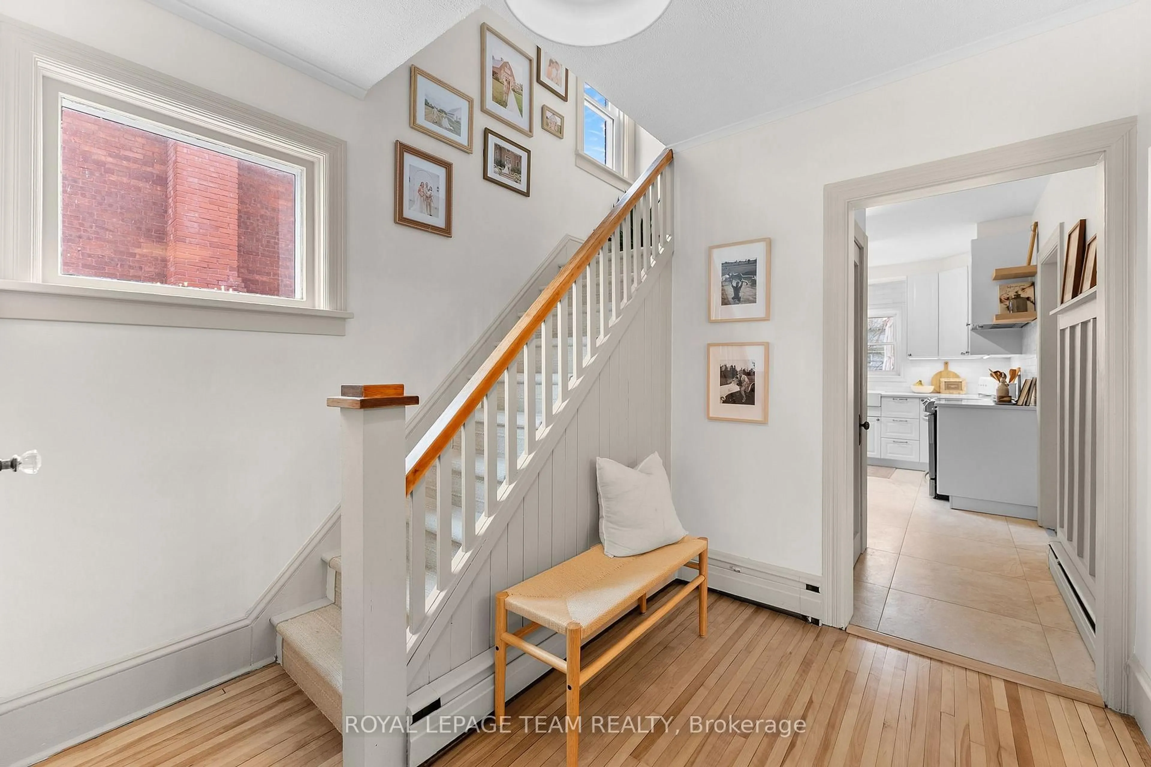 Indoor entryway for 20 James St, Smiths Falls Ontario K7A 1W8