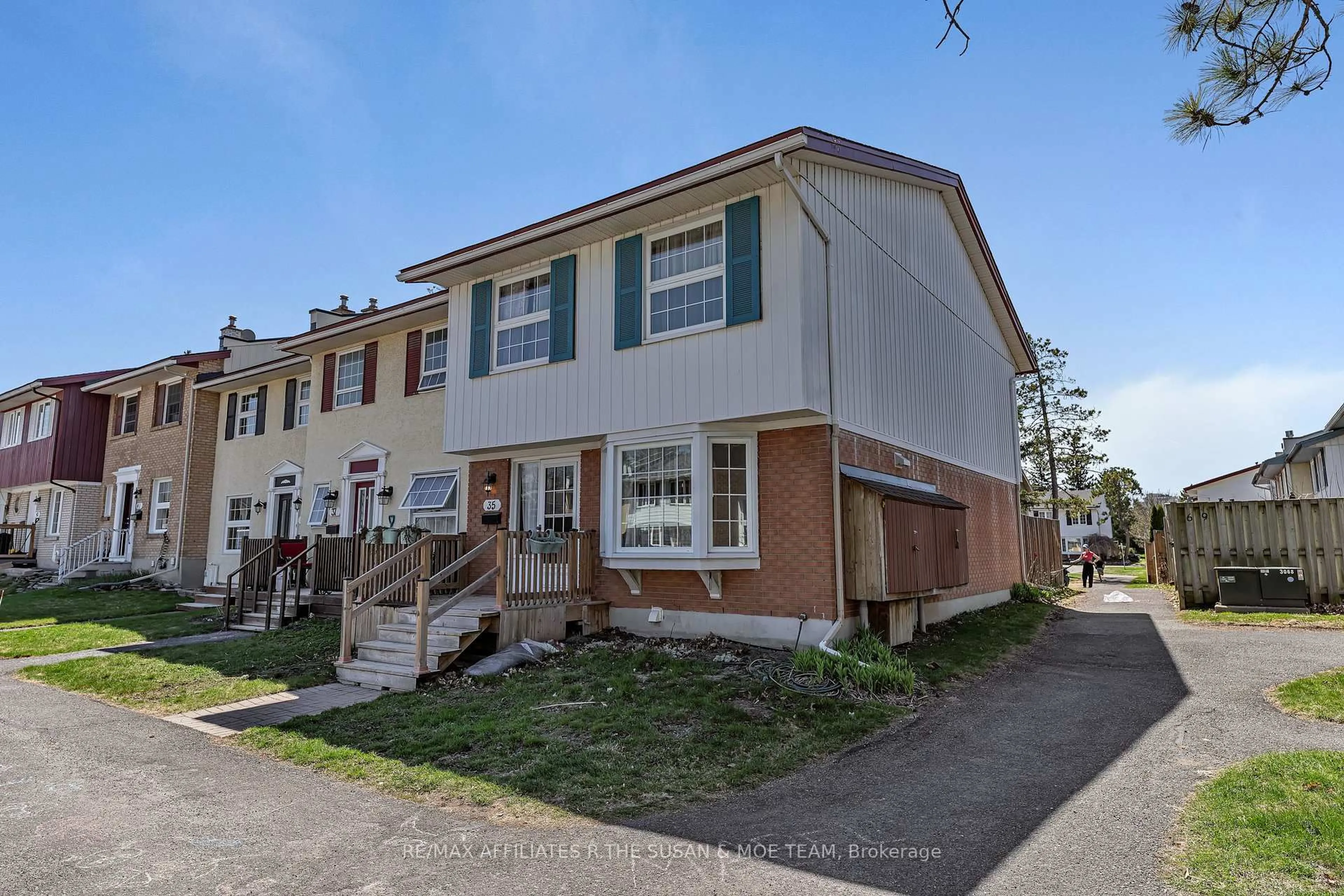 Home with vinyl exterior material, street for 35 Monterey Dr, Ottawa Ontario K2H 7A9