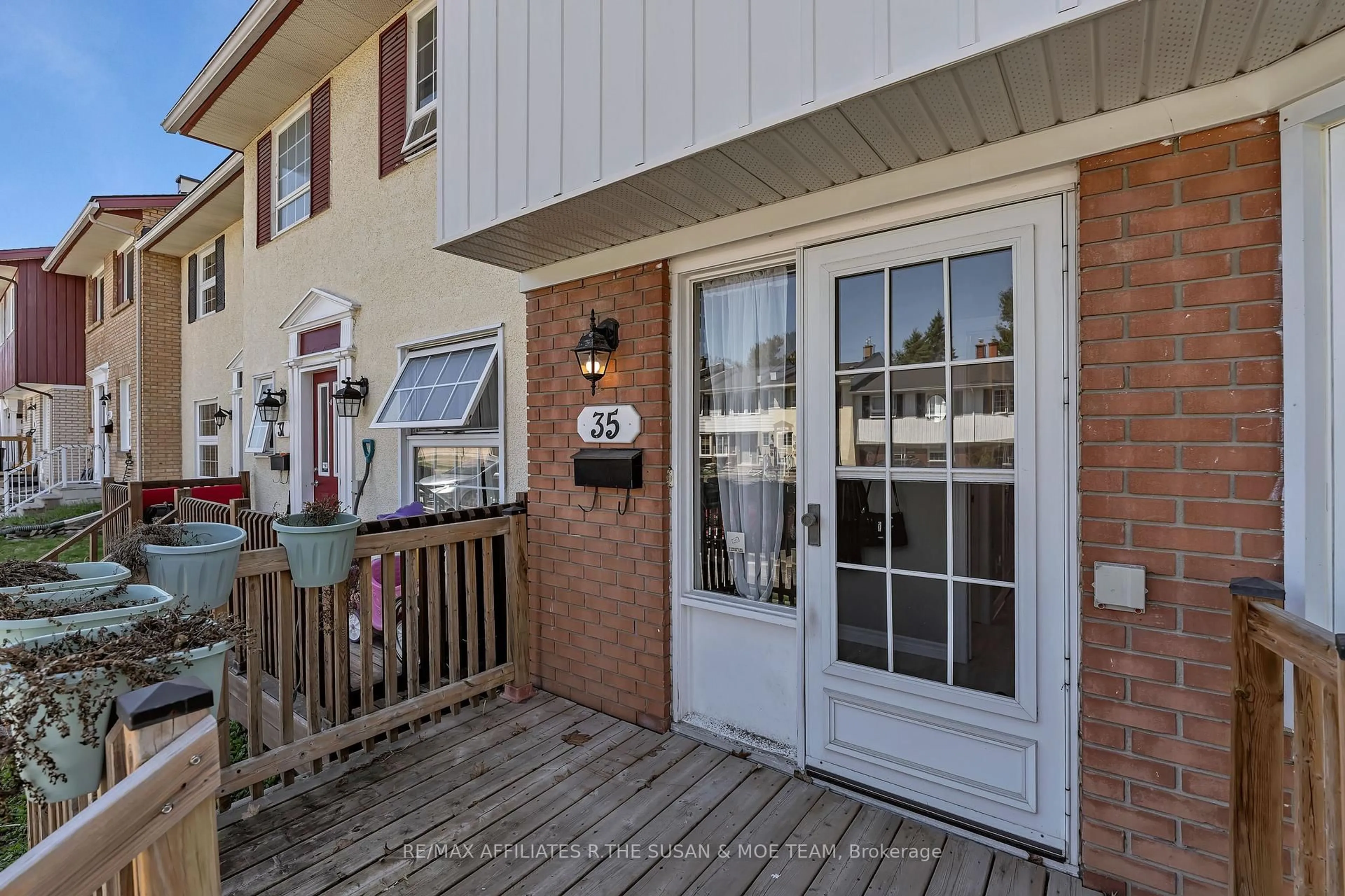 Unknown for 35 Monterey Dr, Ottawa Ontario K2H 7A9