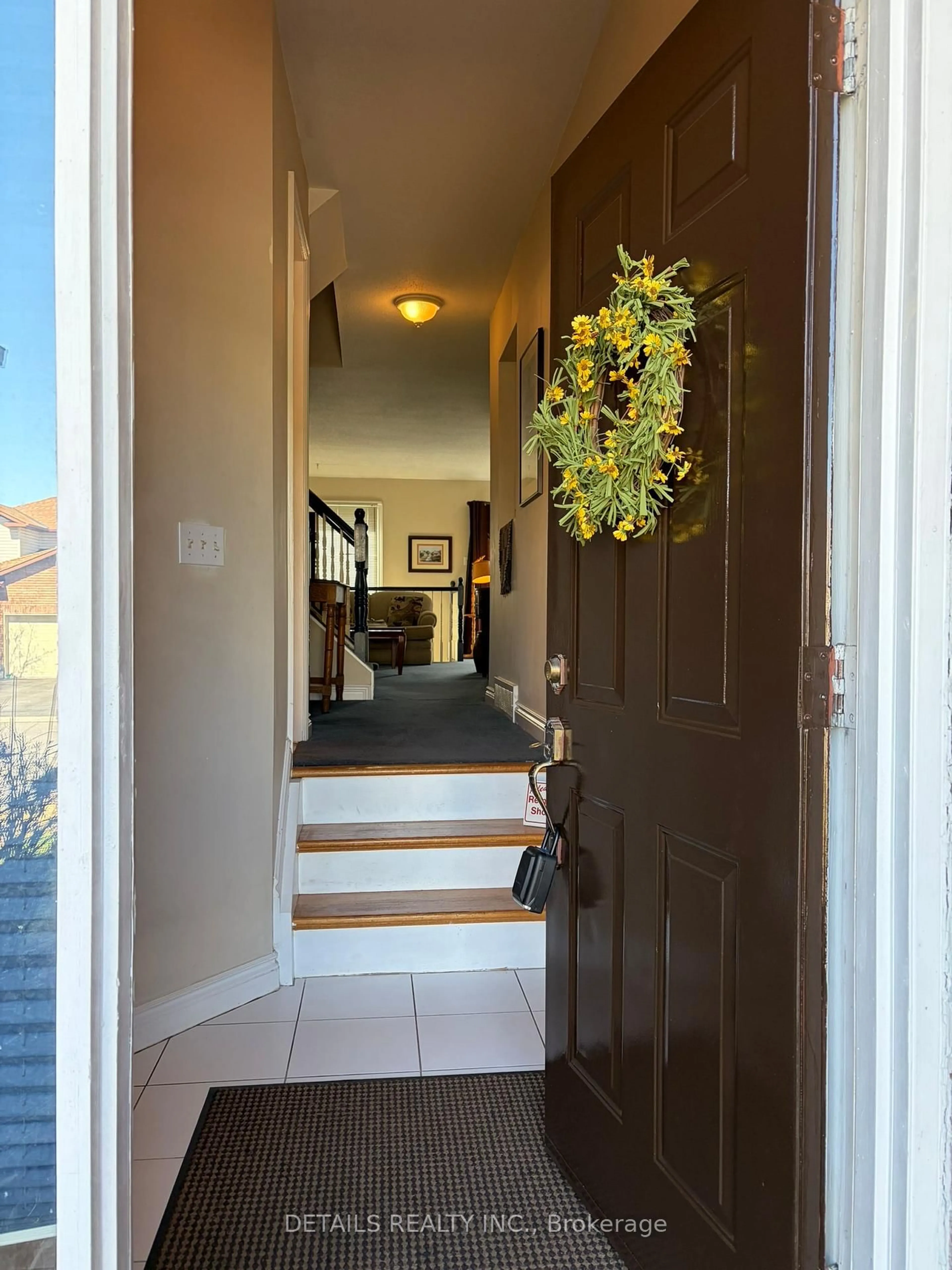 Indoor entryway for 14 Alfa St, Nepean Ontario K2J 3R5