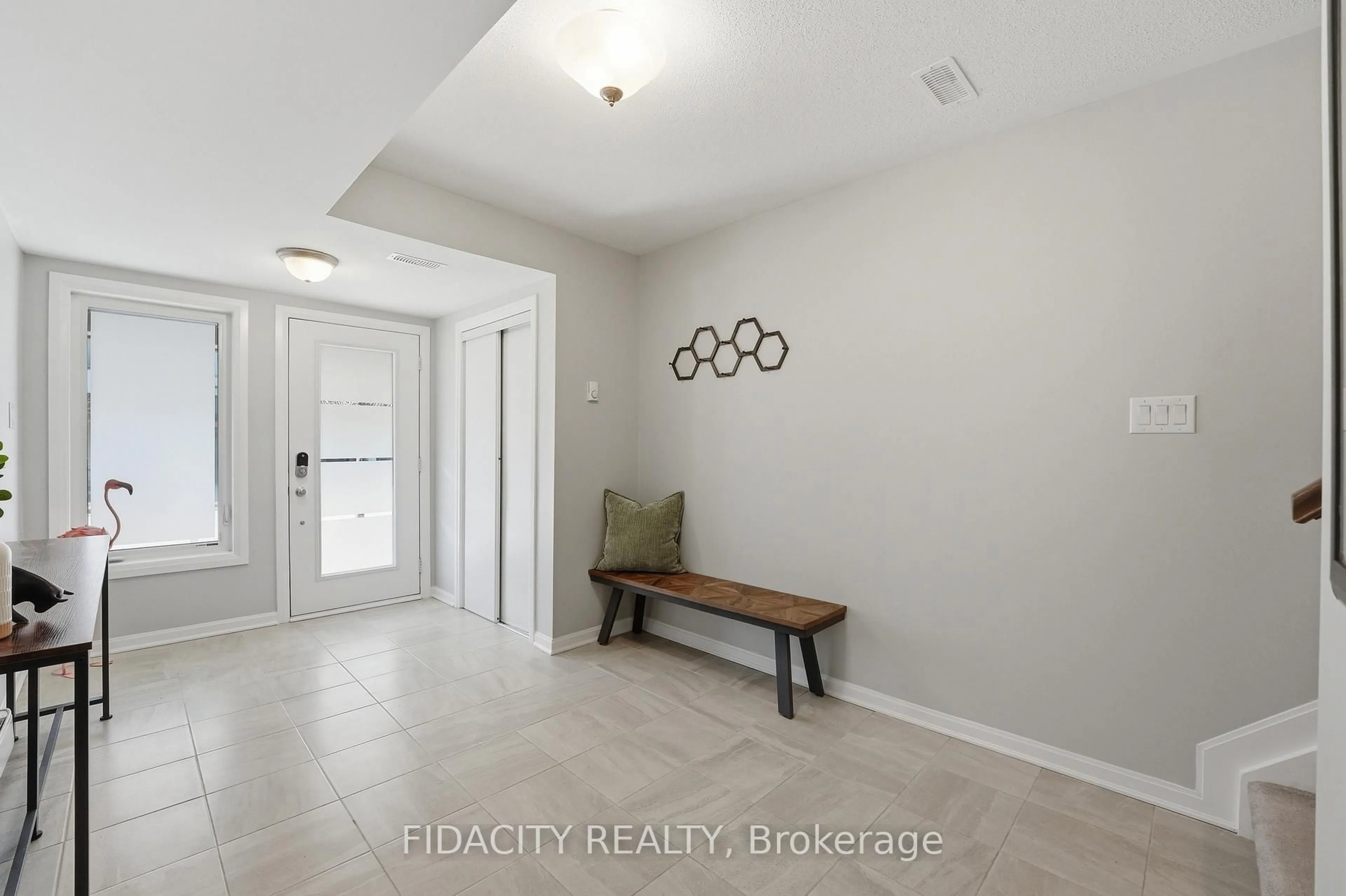 Indoor entryway for 807 Element Private, Ottawa Ontario K2M 0M8